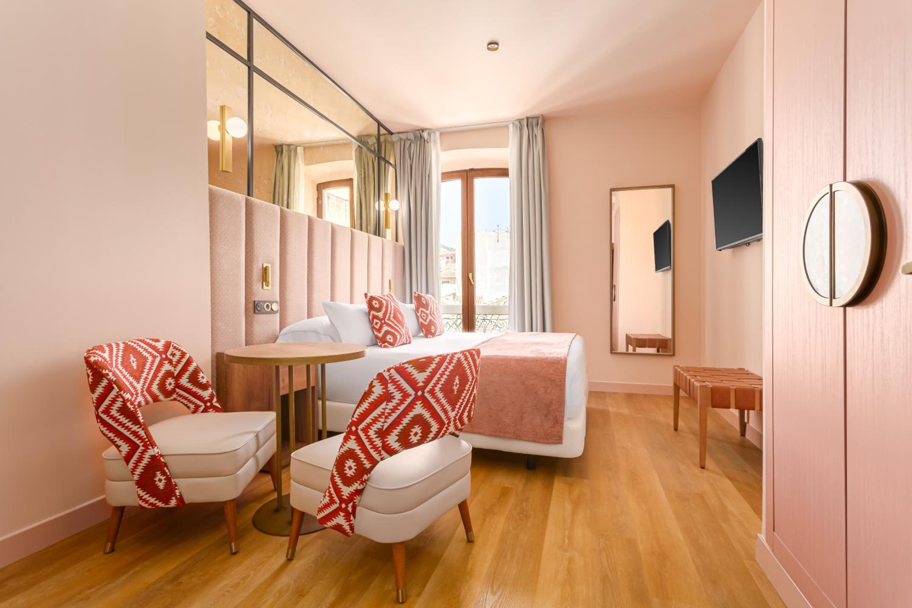 Deluxe Room - Photo 2