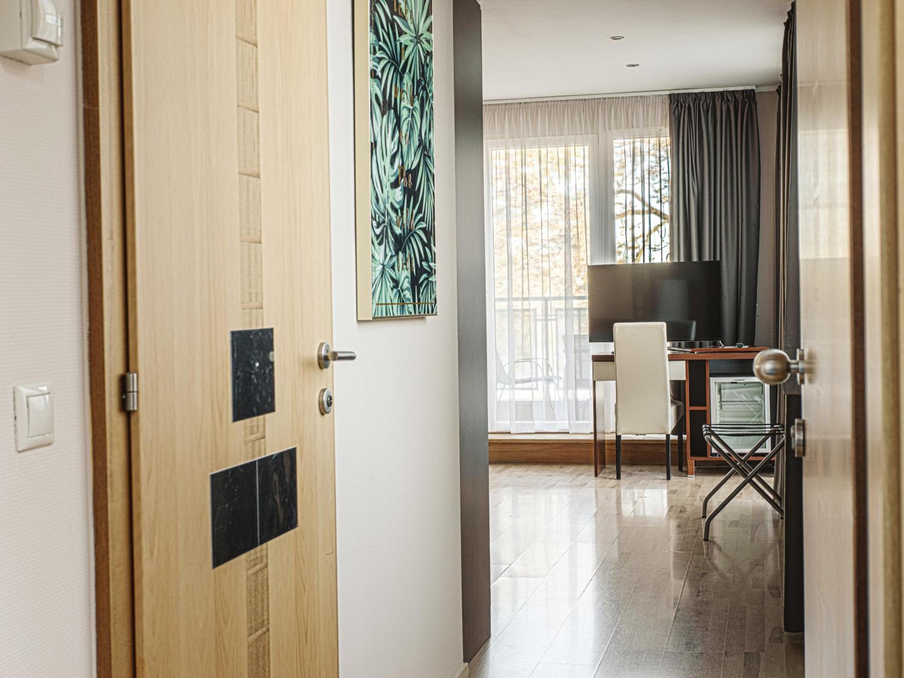Suite with Terrace - Photo 2