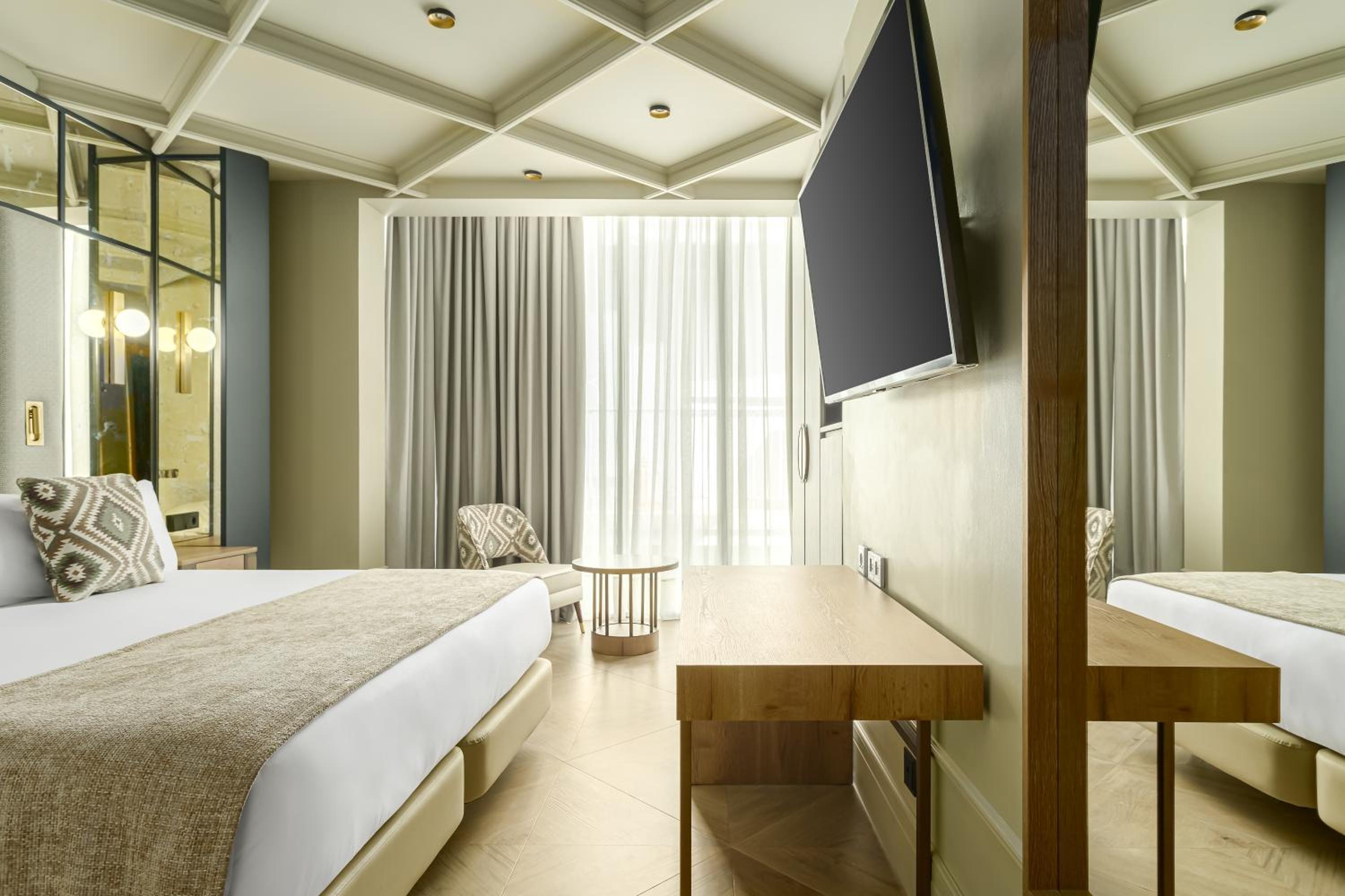 Deluxe Room - Photo 7