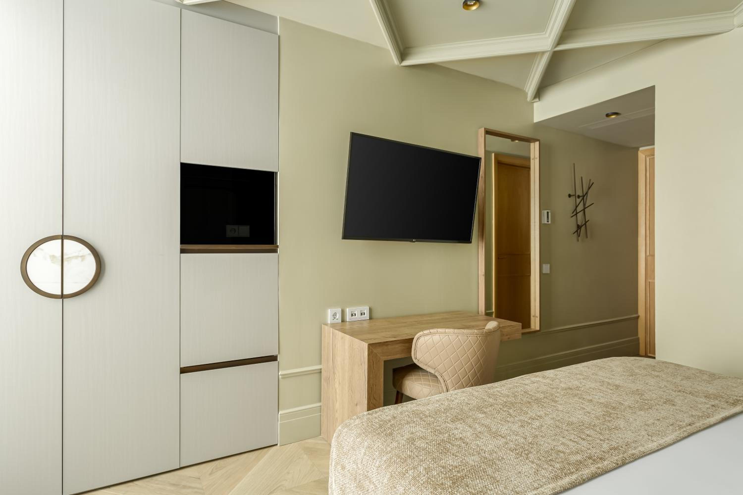 Deluxe Room - Photo 5