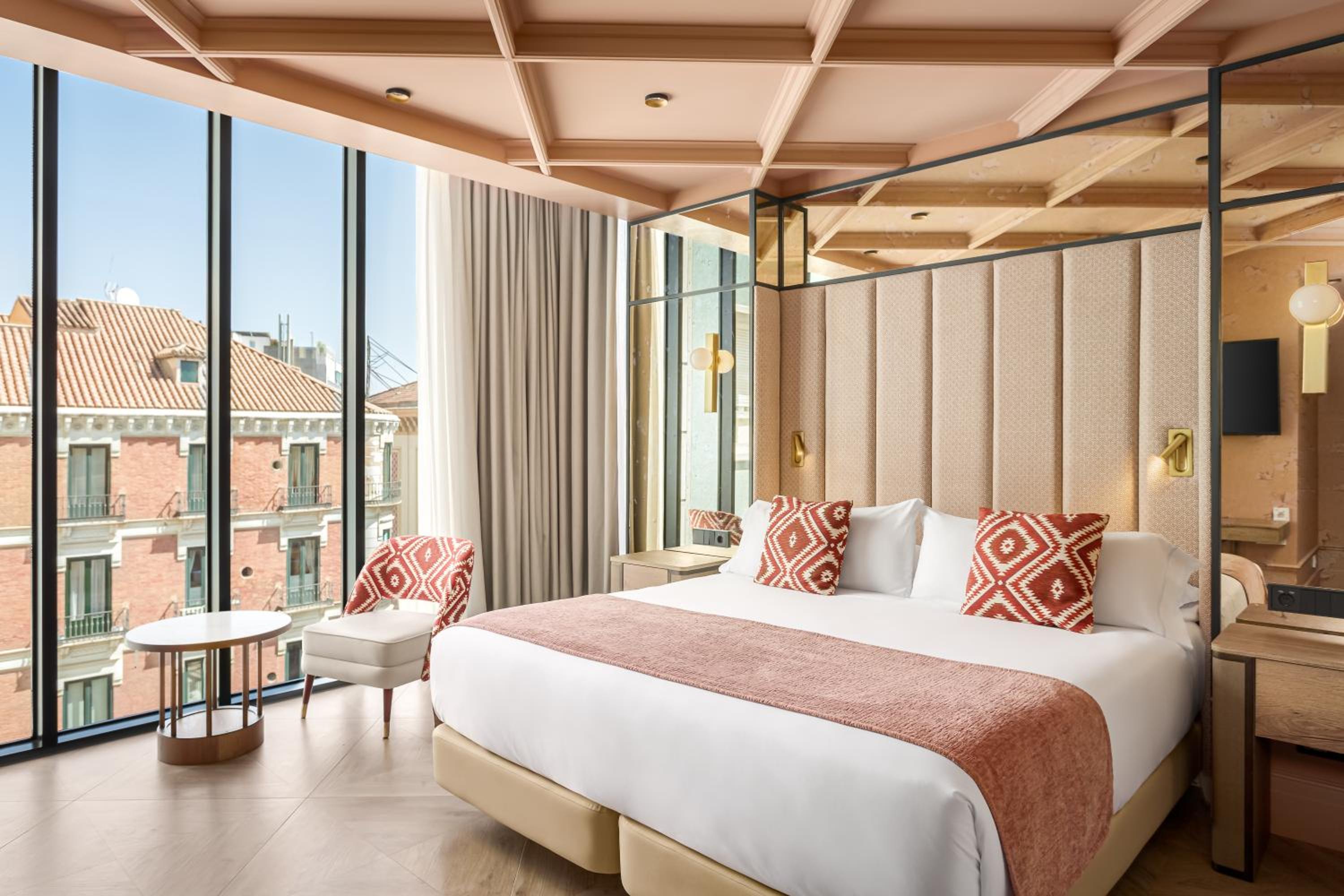 Deluxe Room - Photo 15
