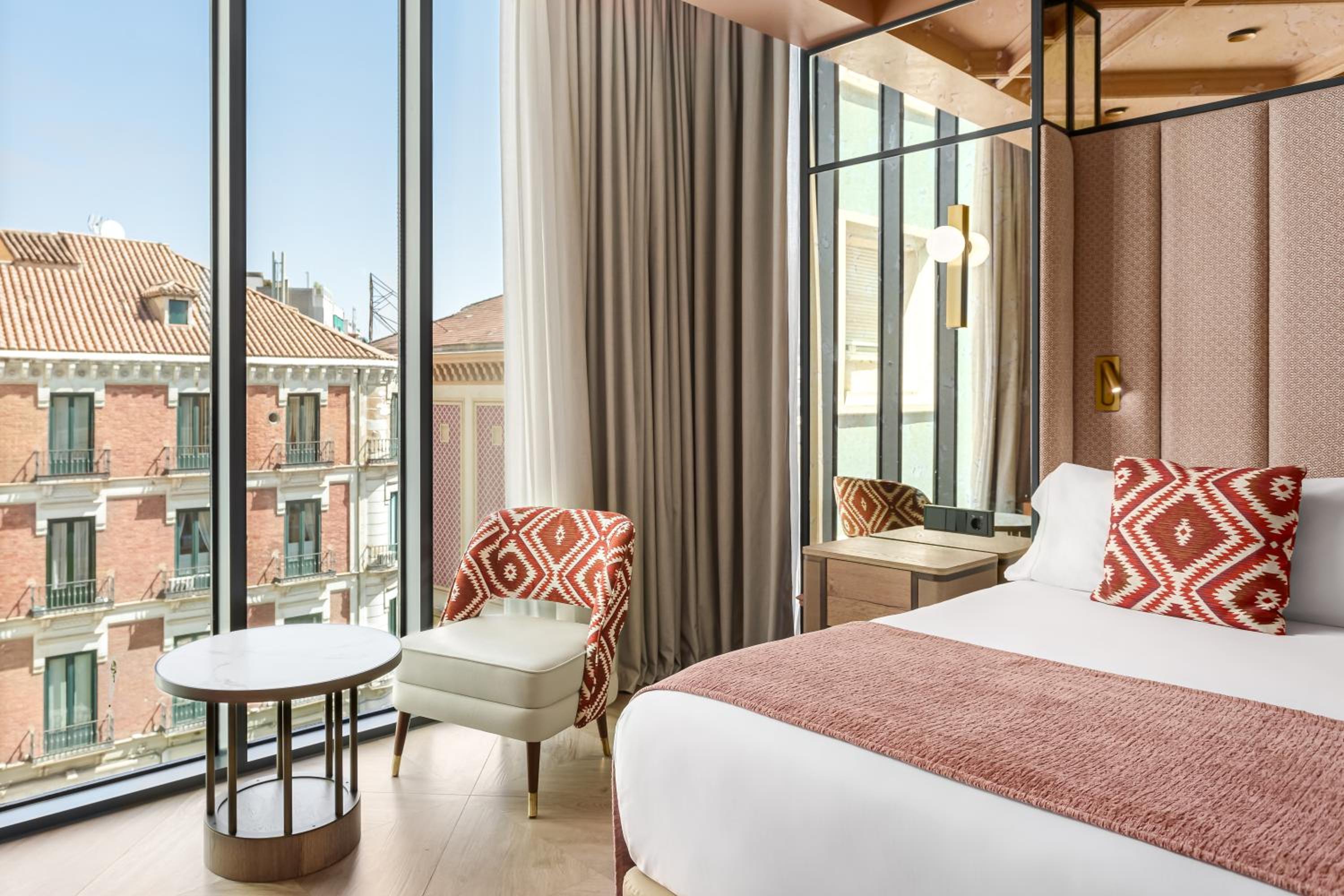Deluxe Room - Photo 18