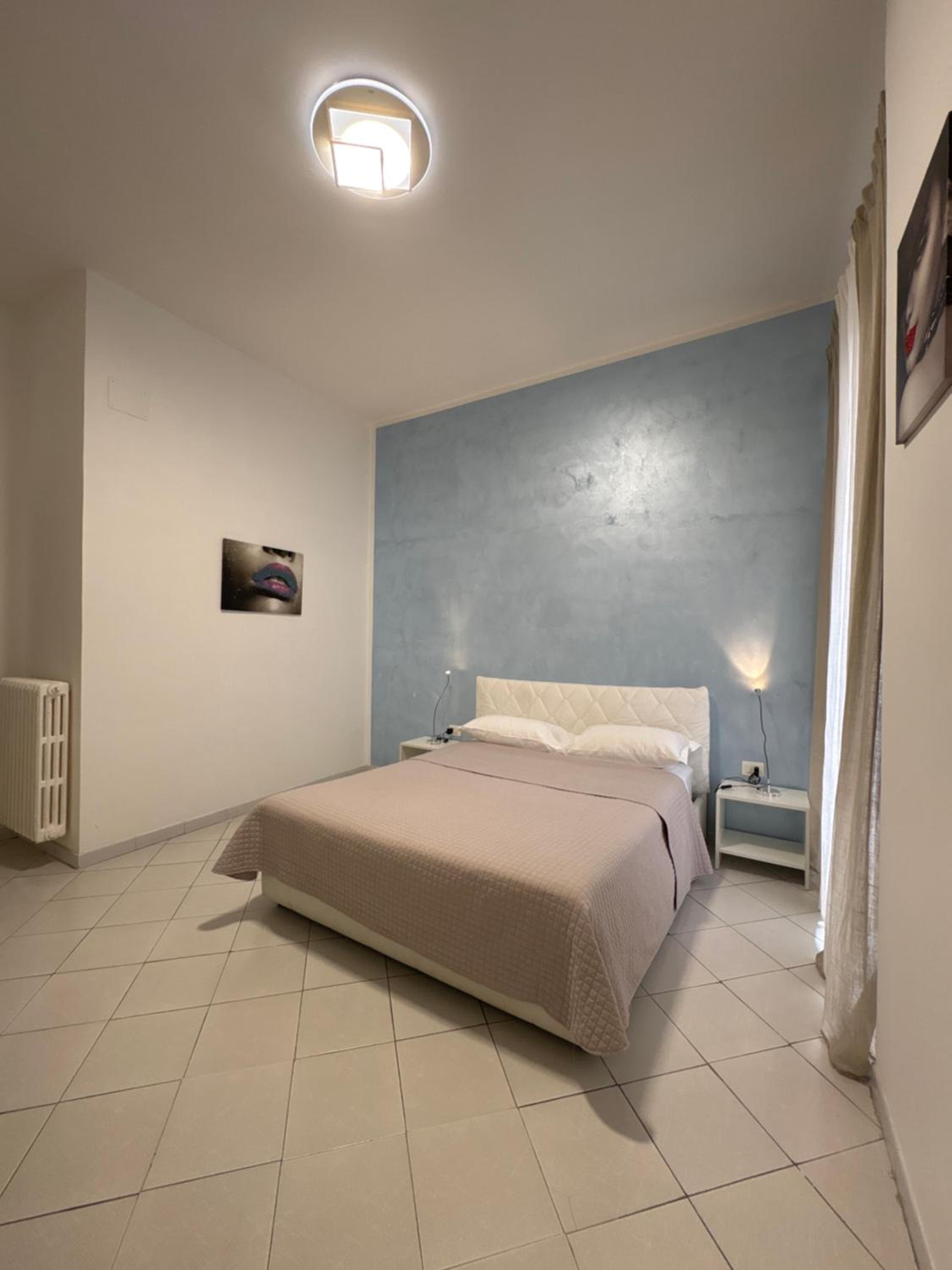 Standard Double Room with Window - Photo 1