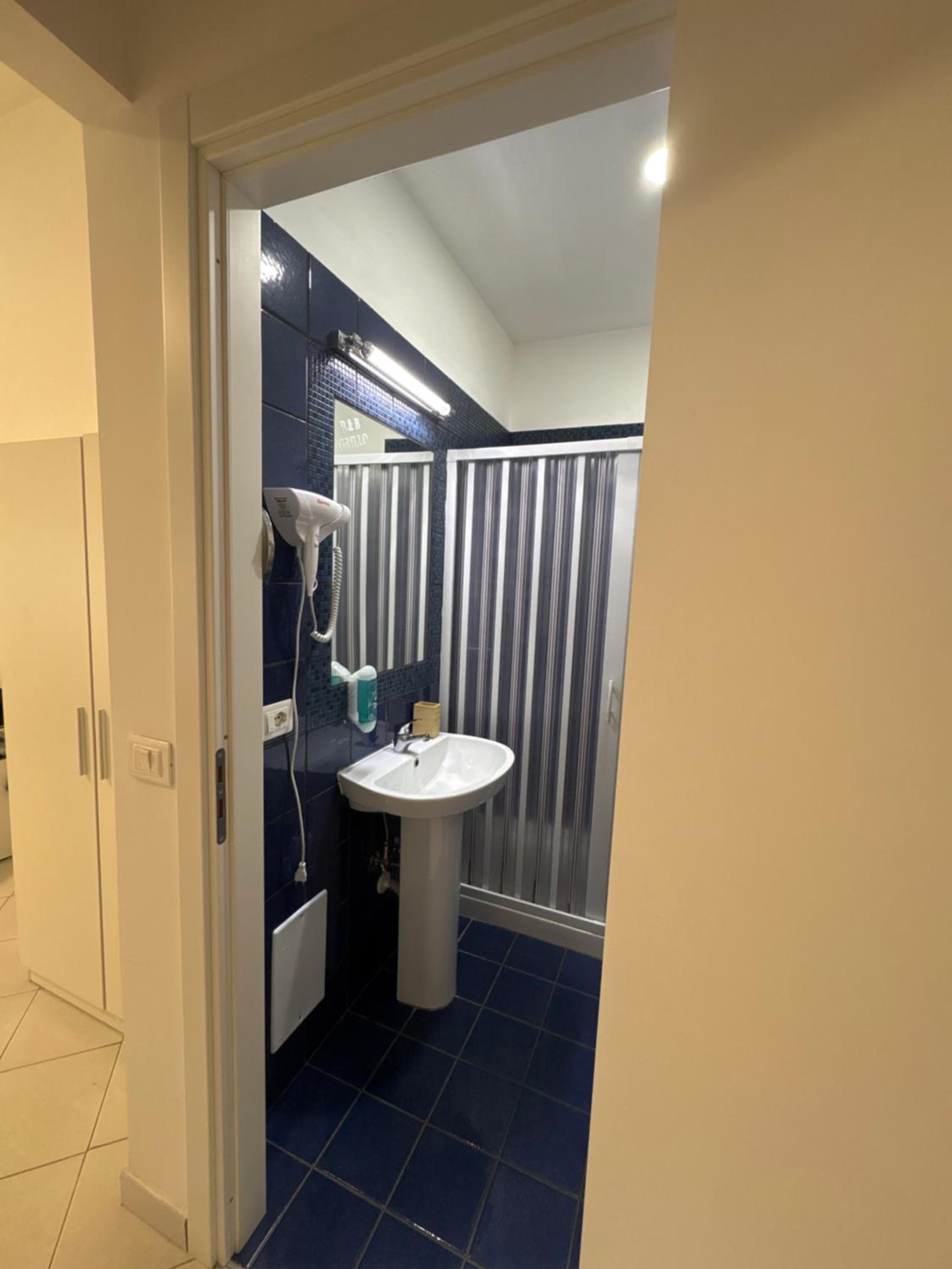Standard Double Room with Window - Photo 10