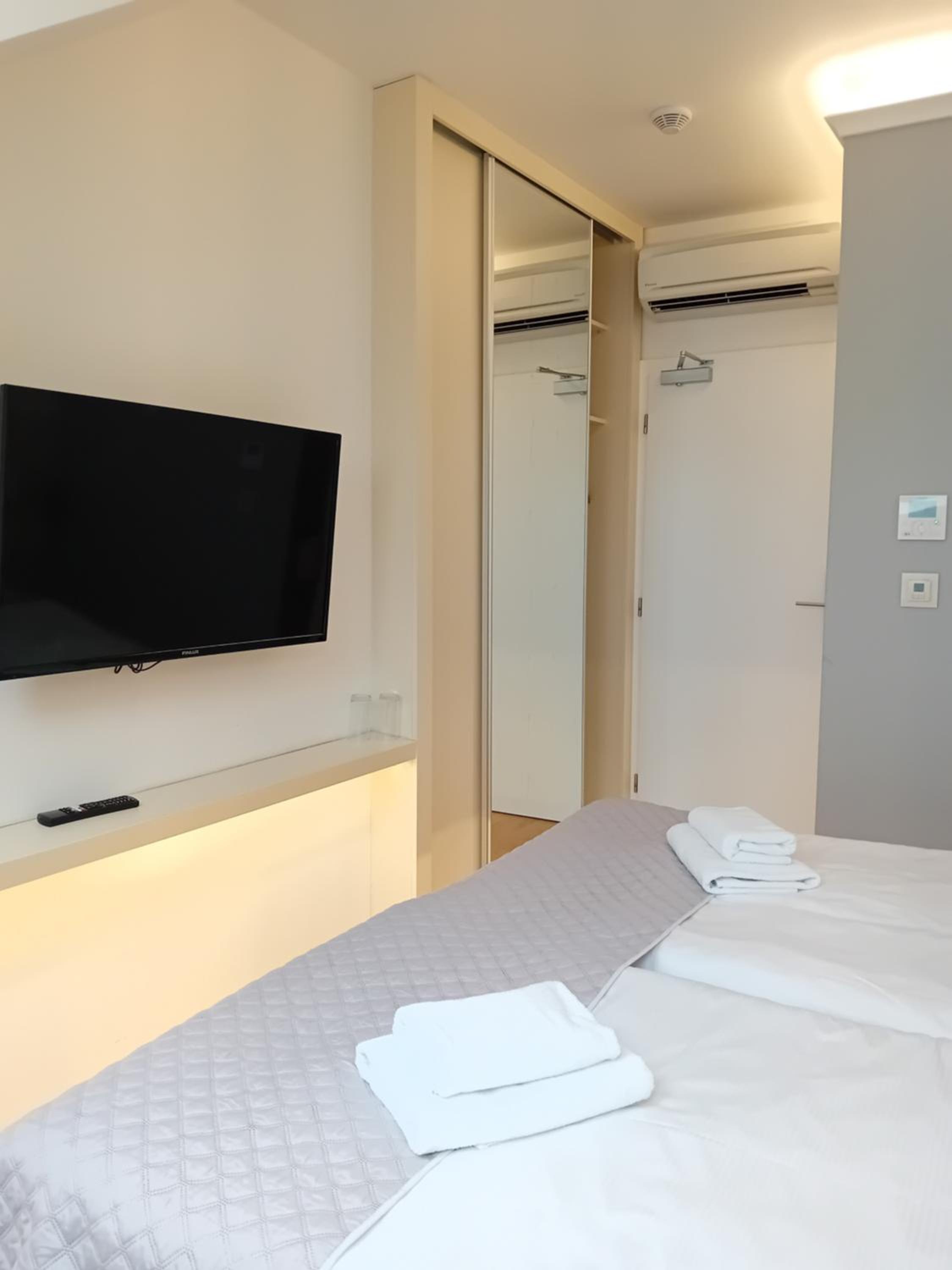 Double Room with Private Bathroom photo 2