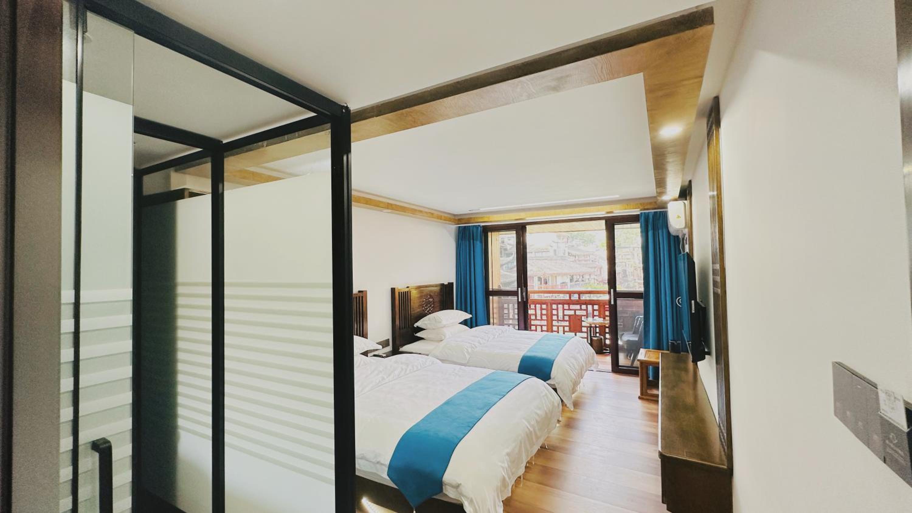 Deluxe Twin Room photo 3