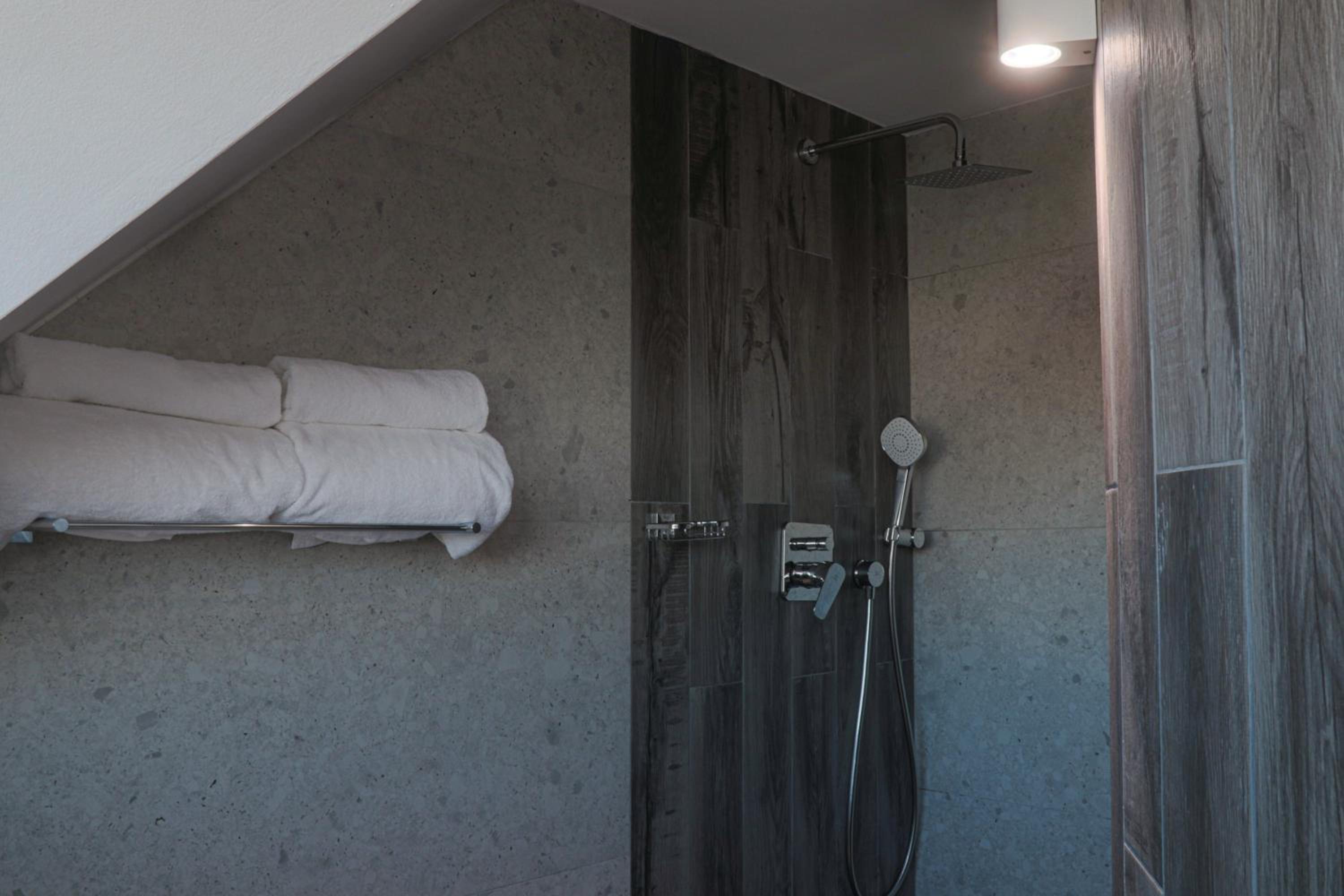 Deluxe Double Room - Stair Access Only/Non-Smoking - Photo 4