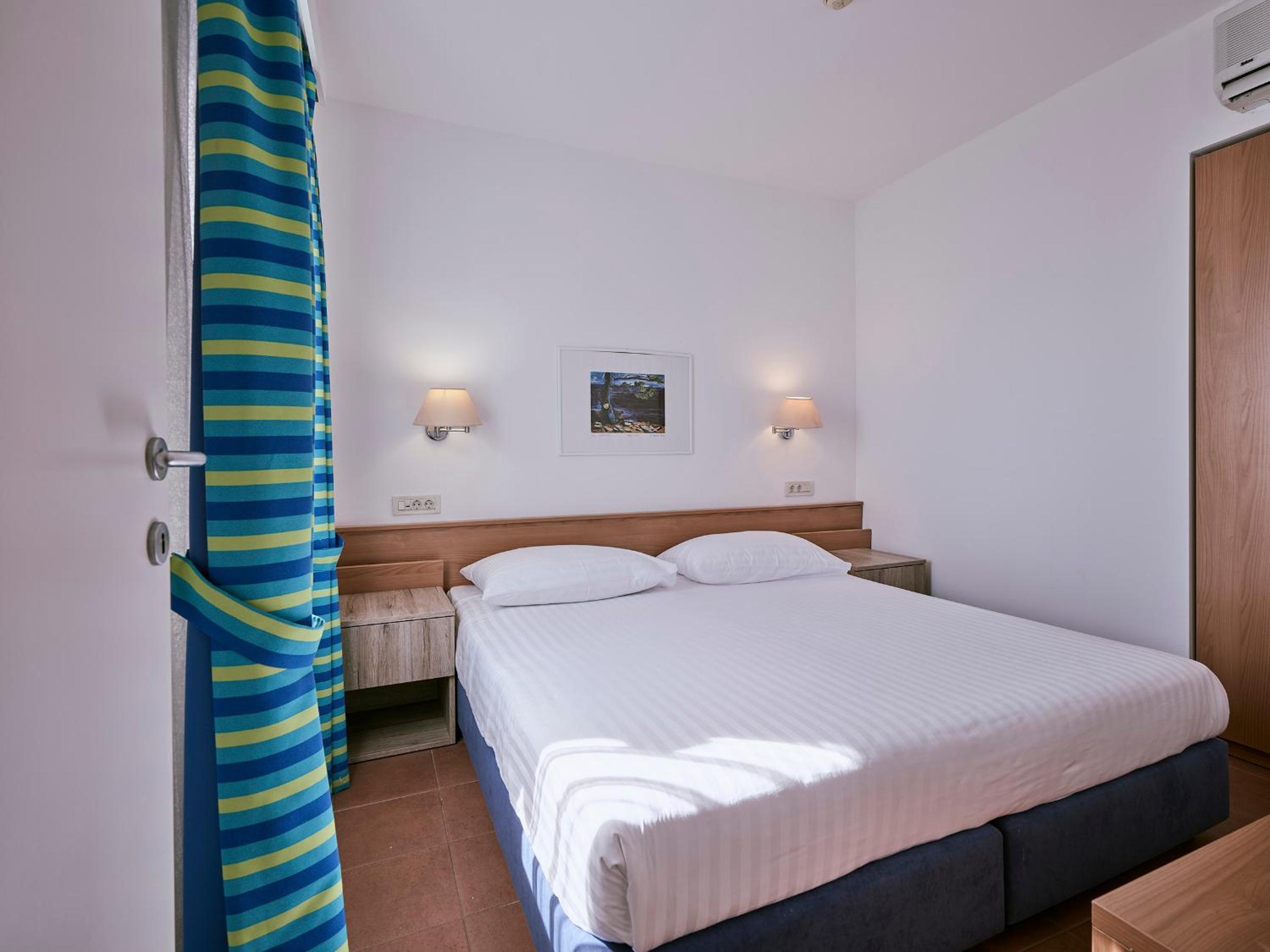 Standard One-Bedroom Apartment - Photo 3