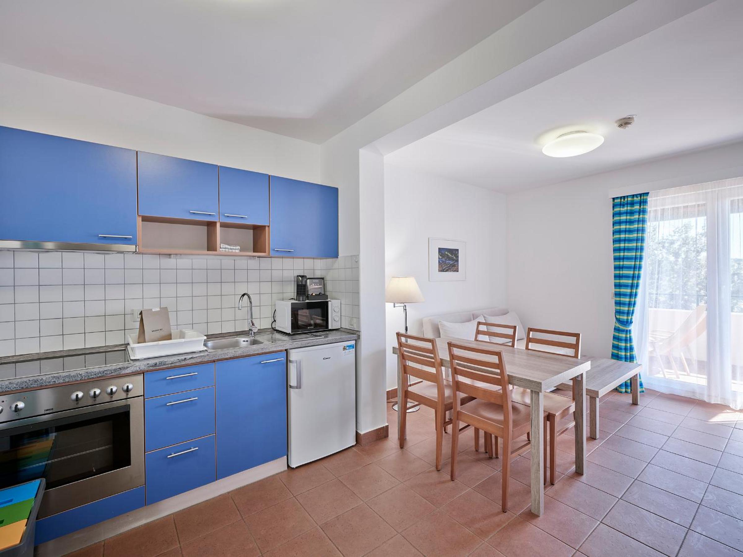 Standard One-Bedroom Apartment - Photo 2