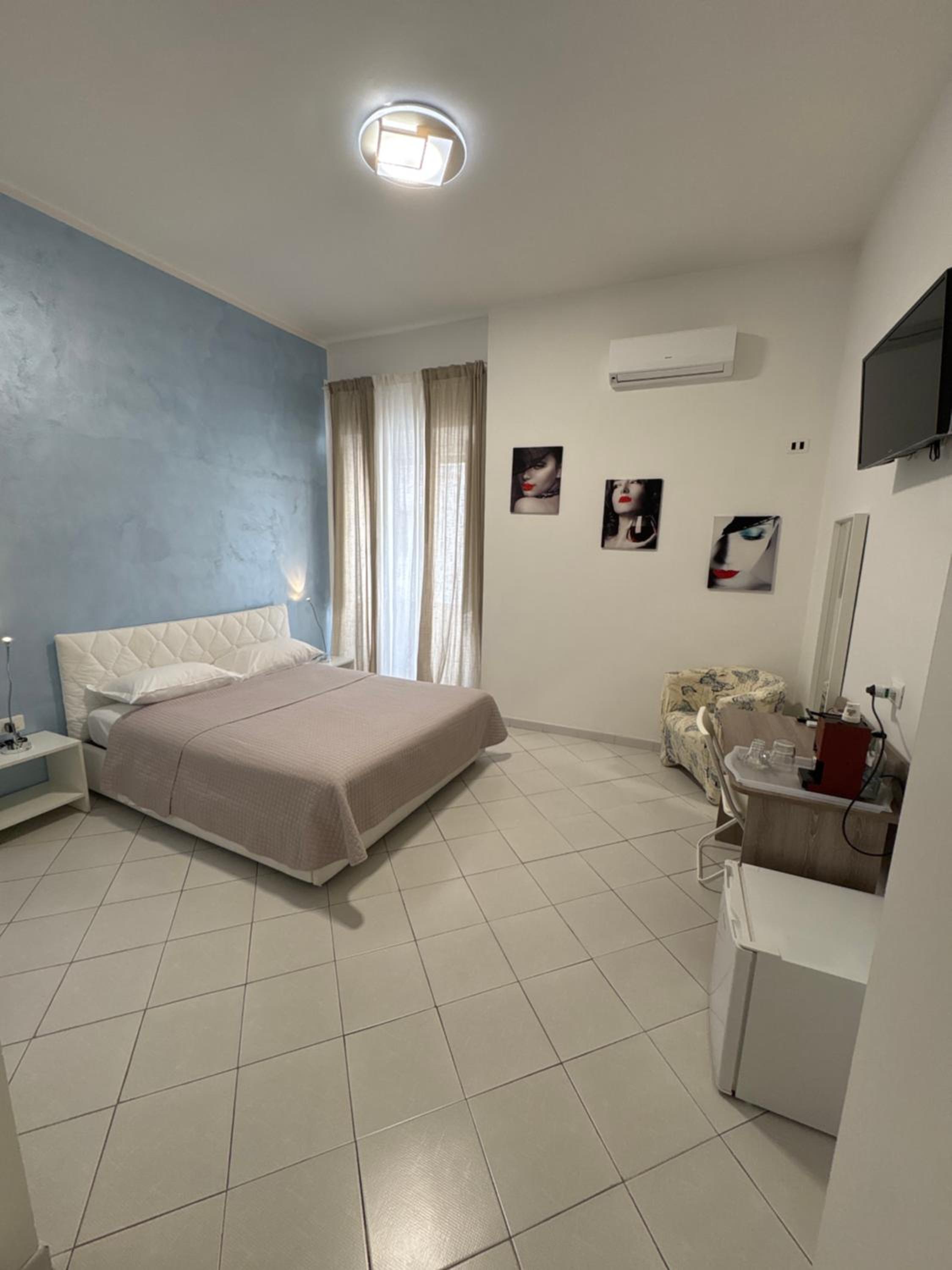 Standard Double Room with Window - Photo 6