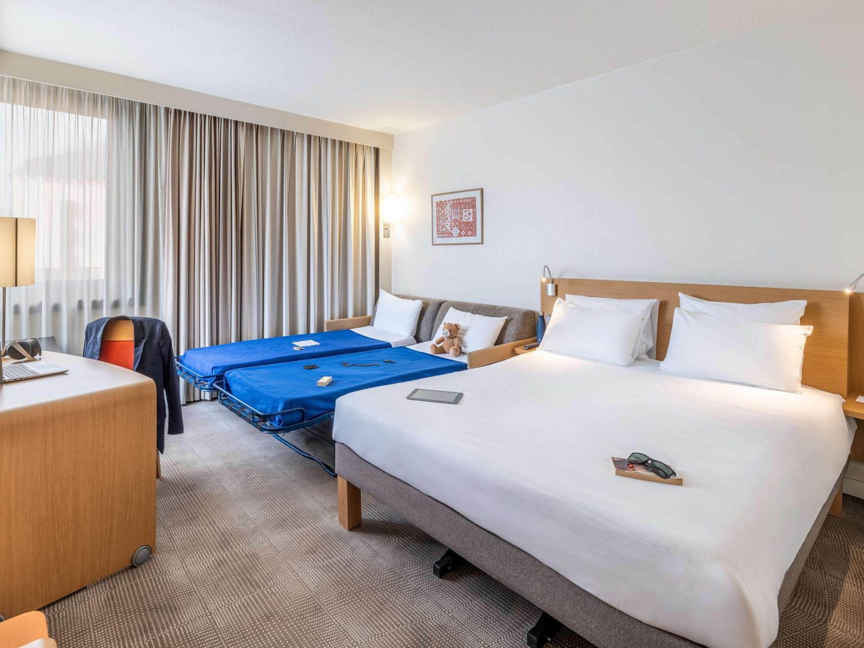 Classic Double Room with Sofa Bed - Photo 9
