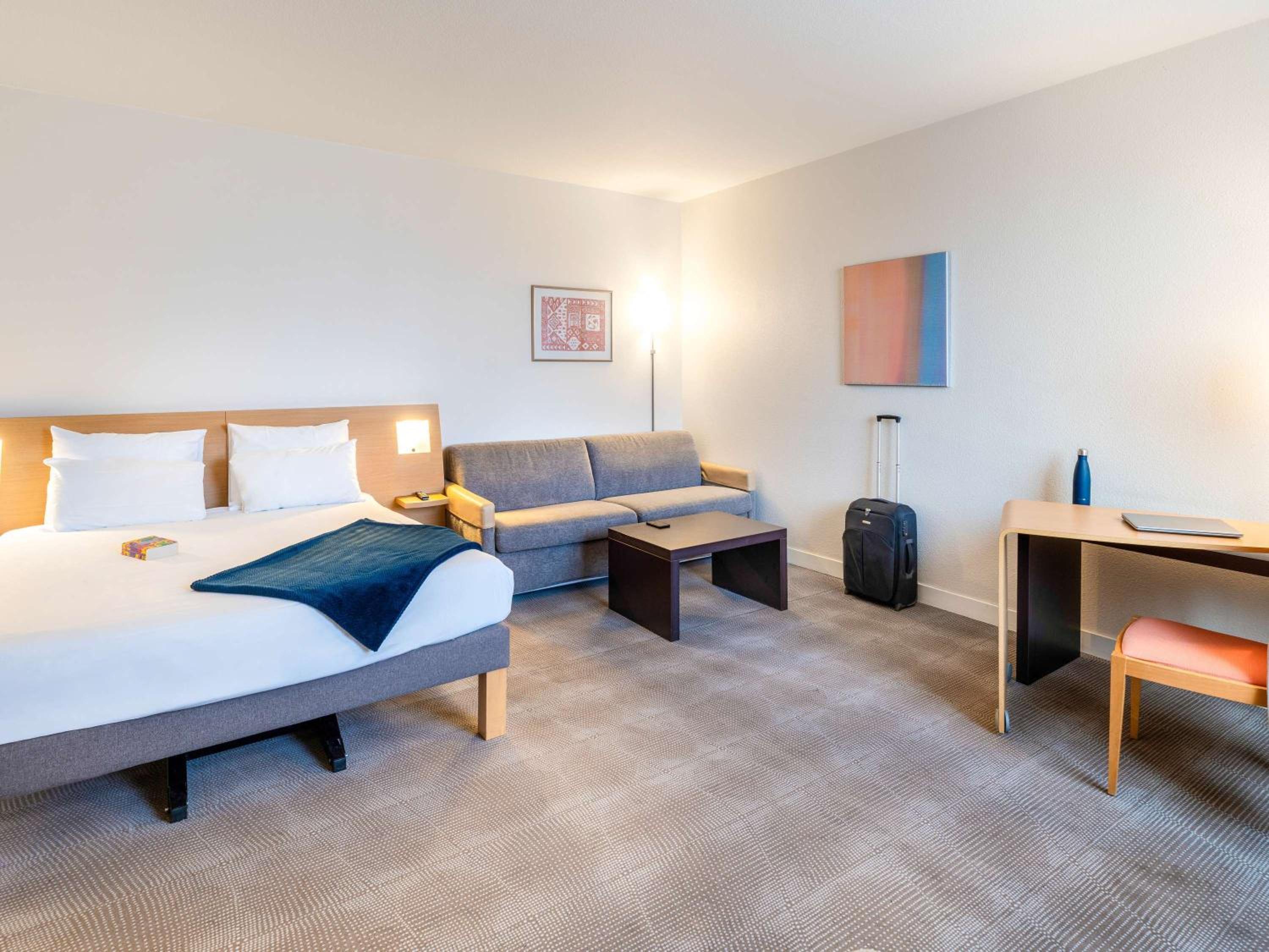 Executive Double Room with Sofa Bed - Photo 12