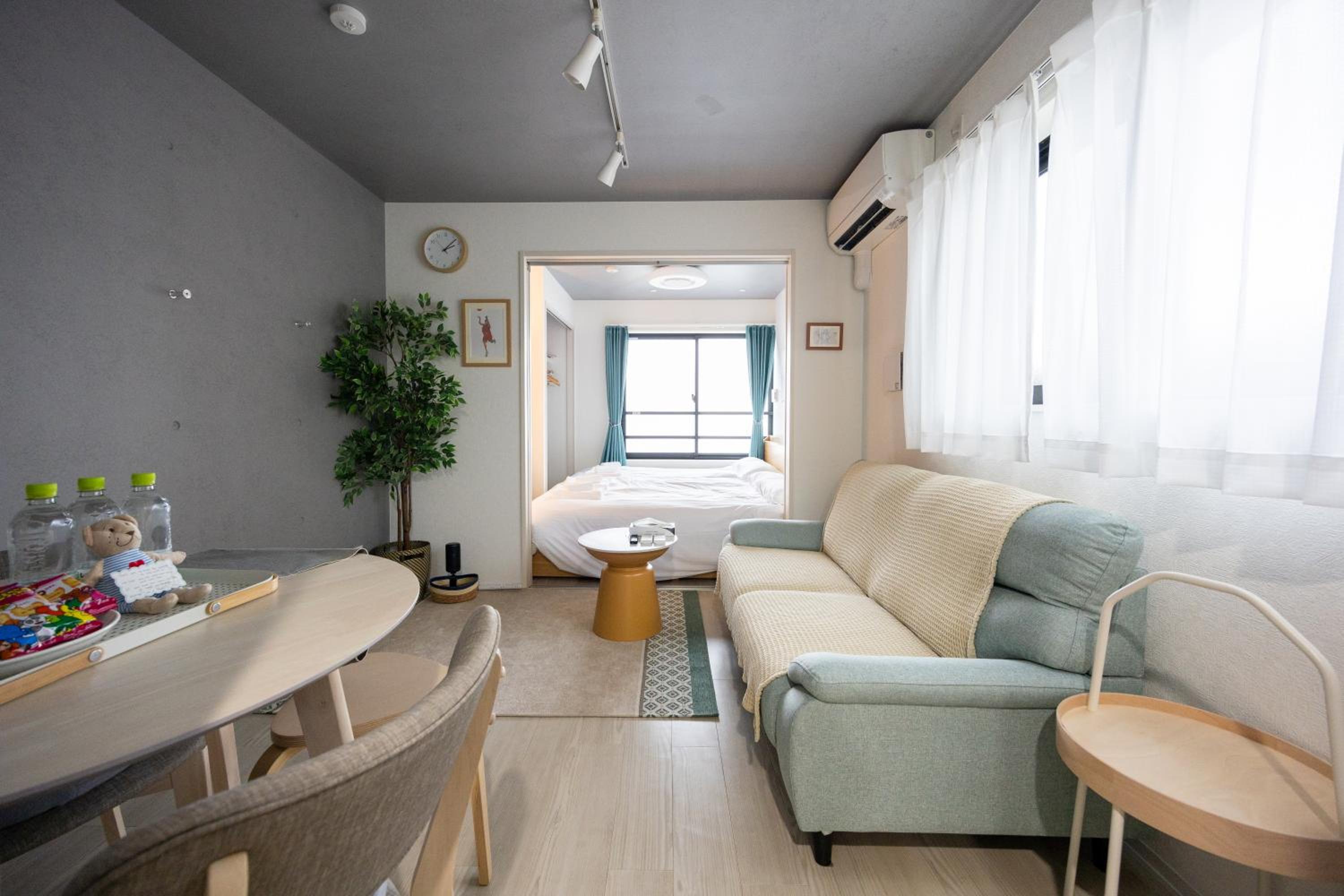 One-Bedroom Apartment photo 1