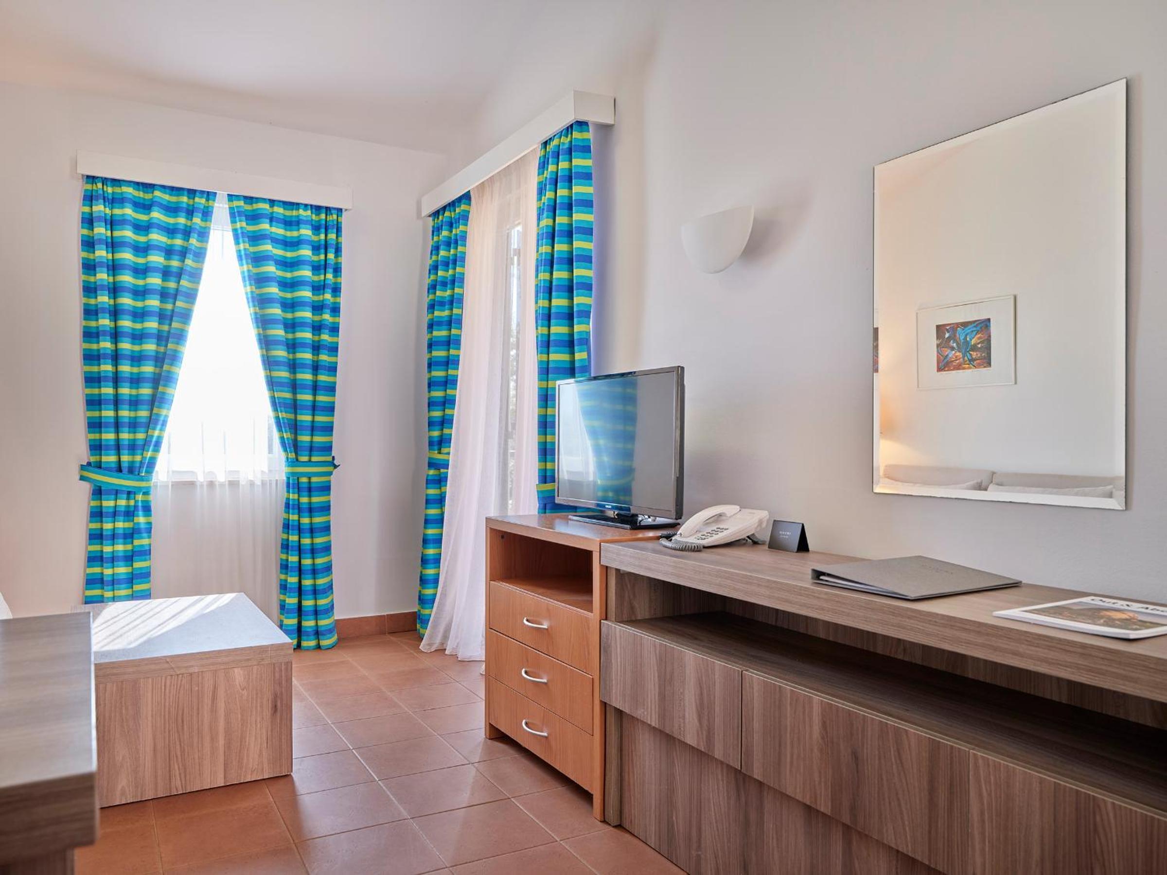 Premium One-Bedroom Apartment - Photo 4
