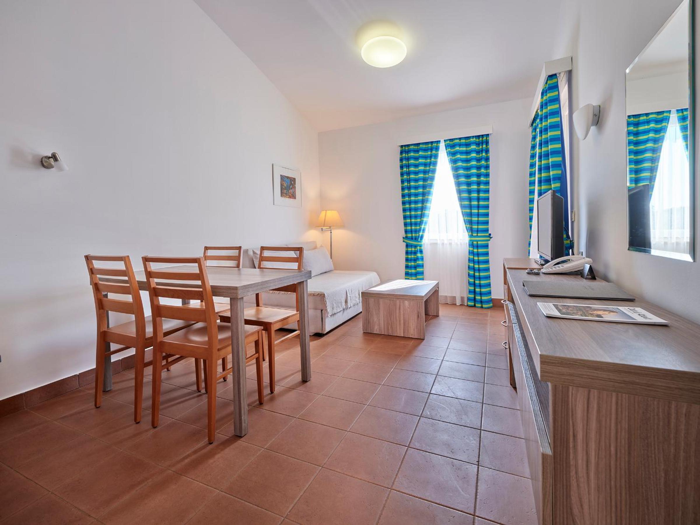 Premium One-Bedroom Apartment - Photo 3