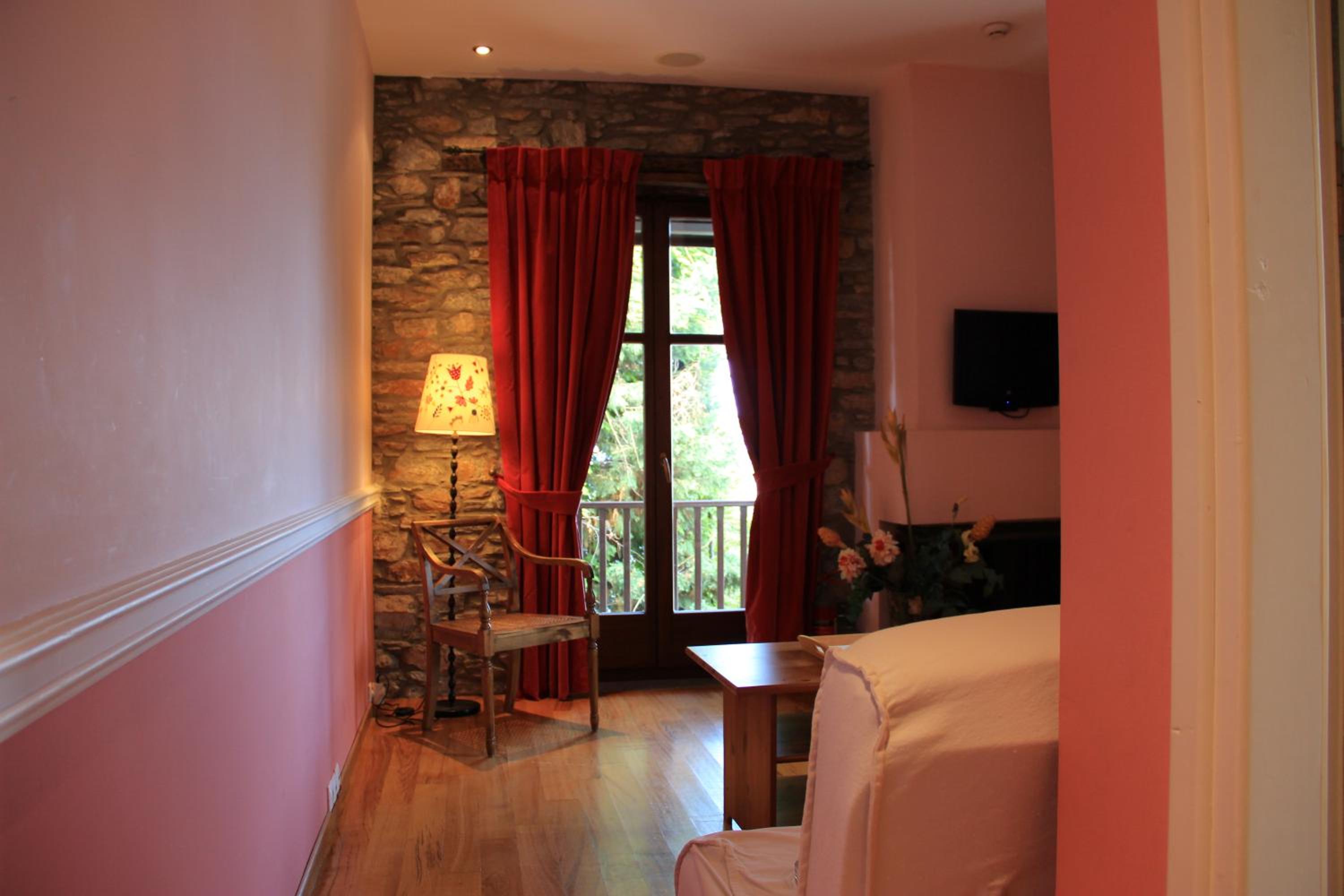 Superior Suite - Photo 8