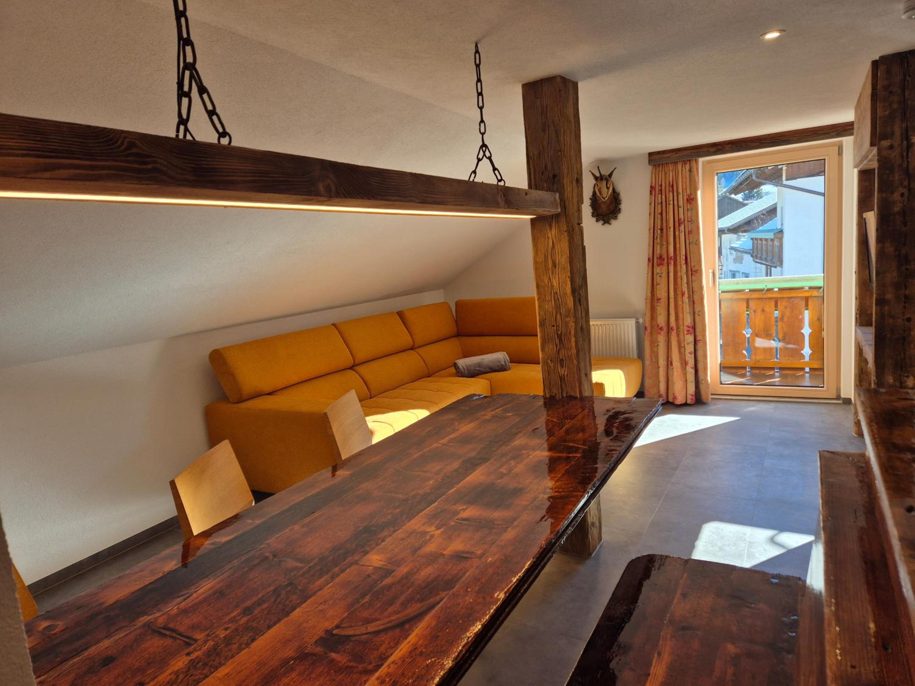 Three-Bedroom Apartment with Balcony photo 1