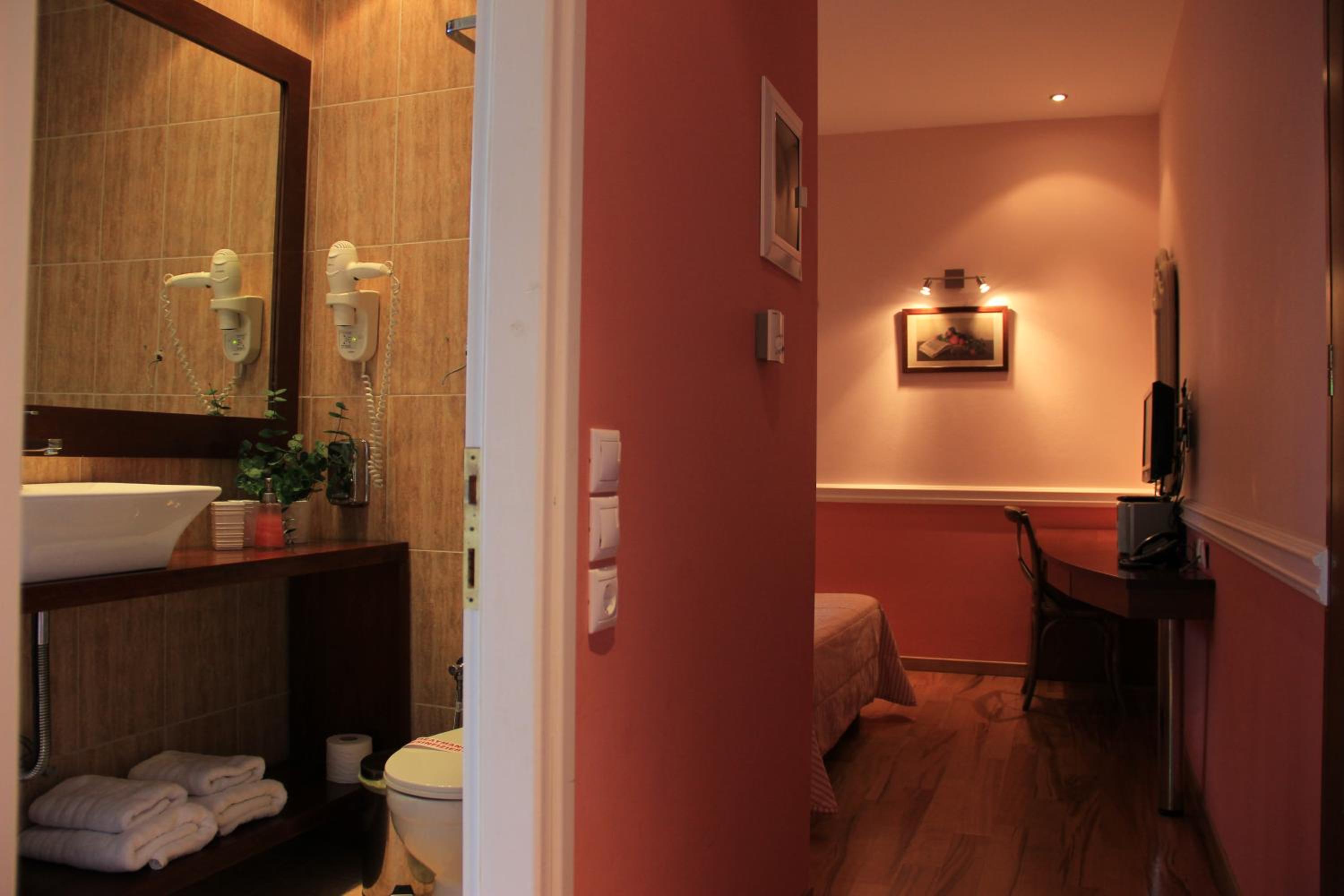 Superior Suite - Photo 12