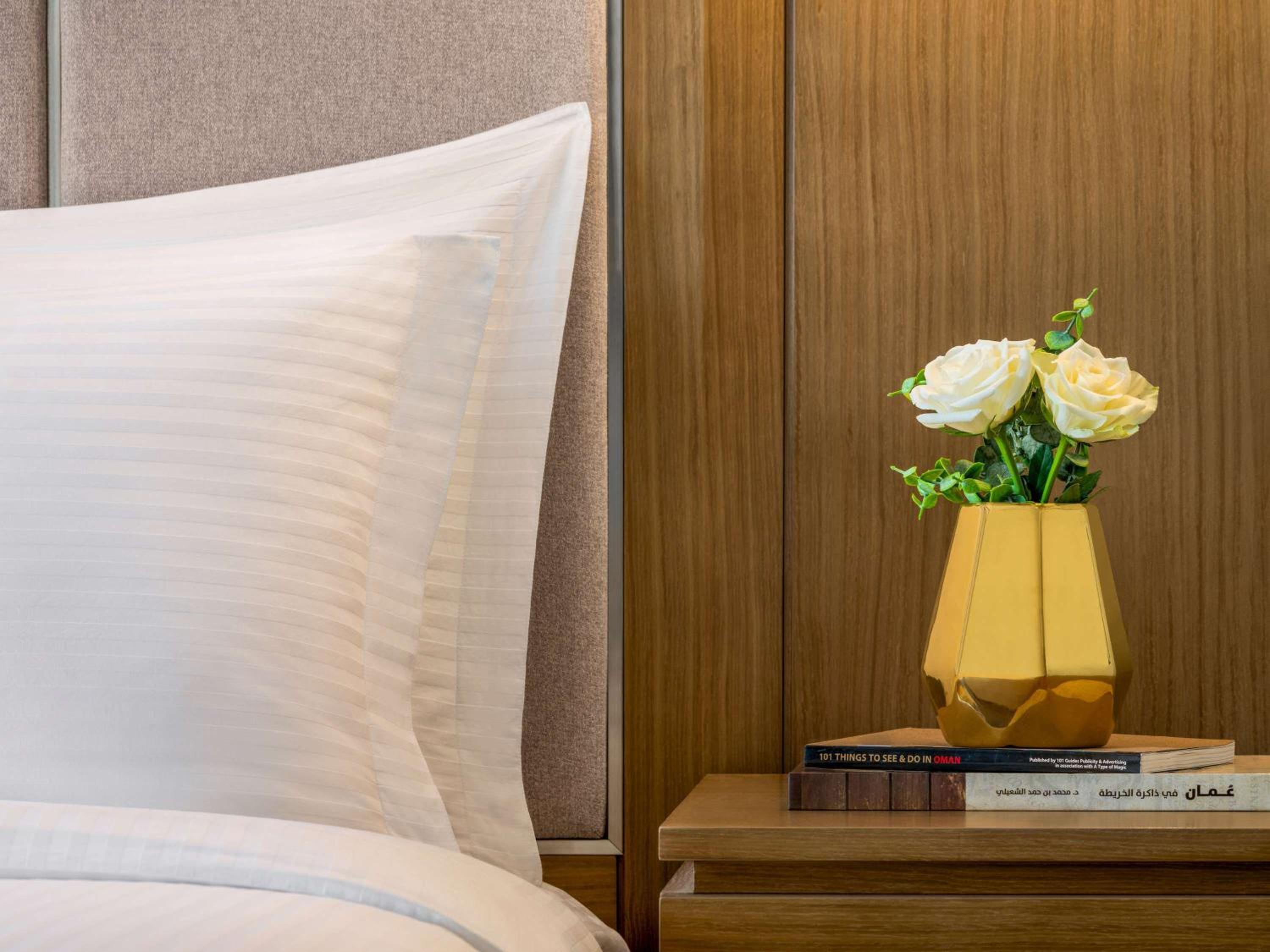 Deluxe King Room with Sea and City View photo 2