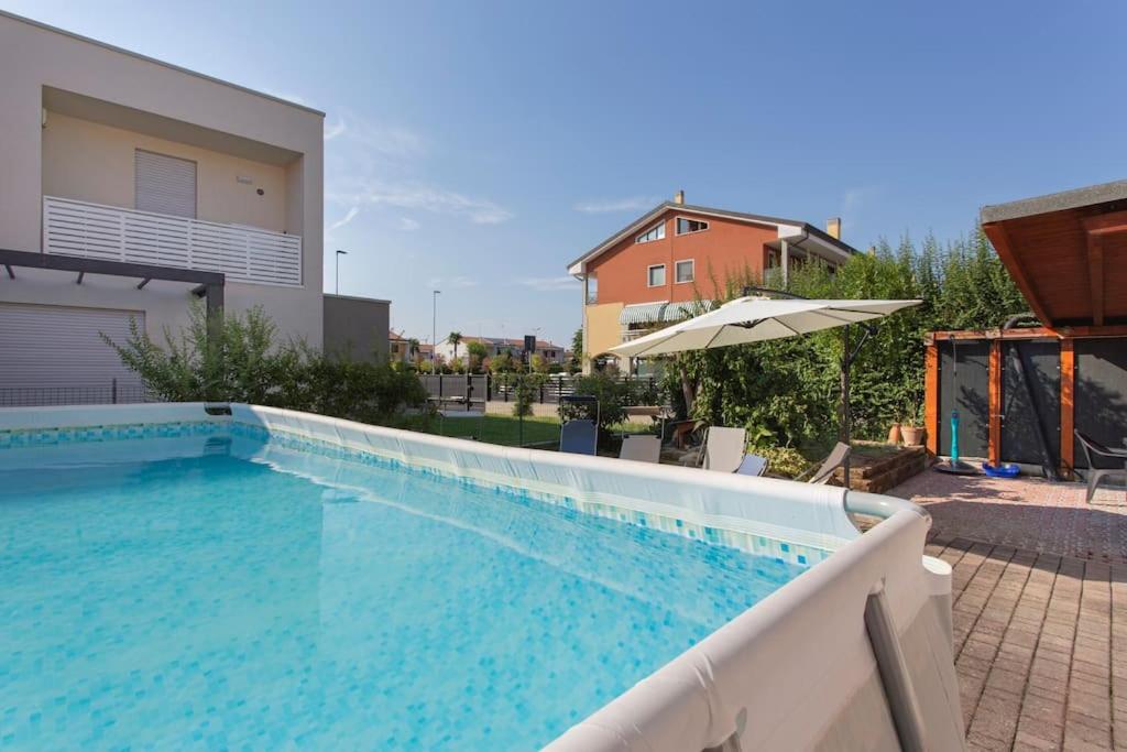 Villa photo 2