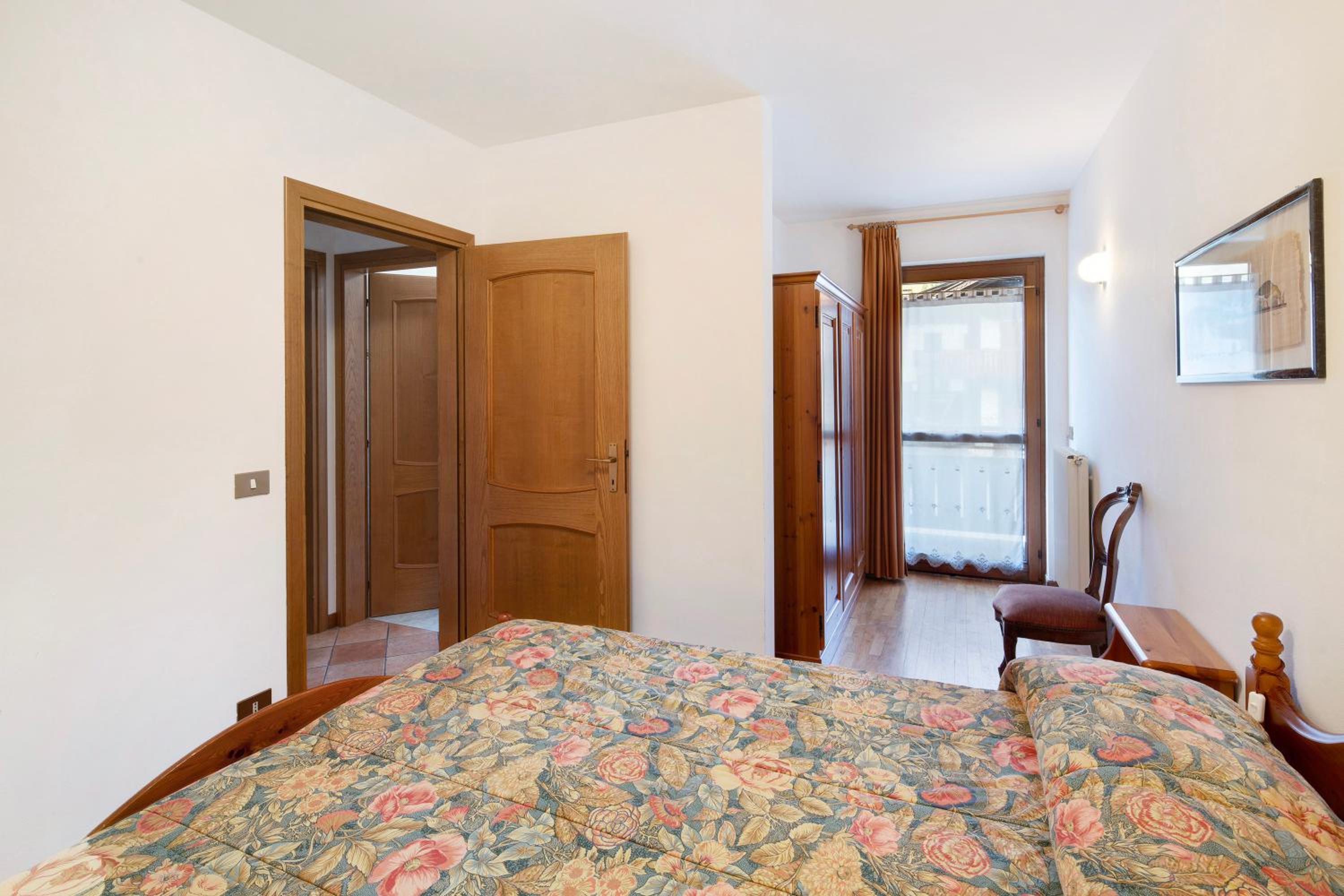 Apartment with Shower