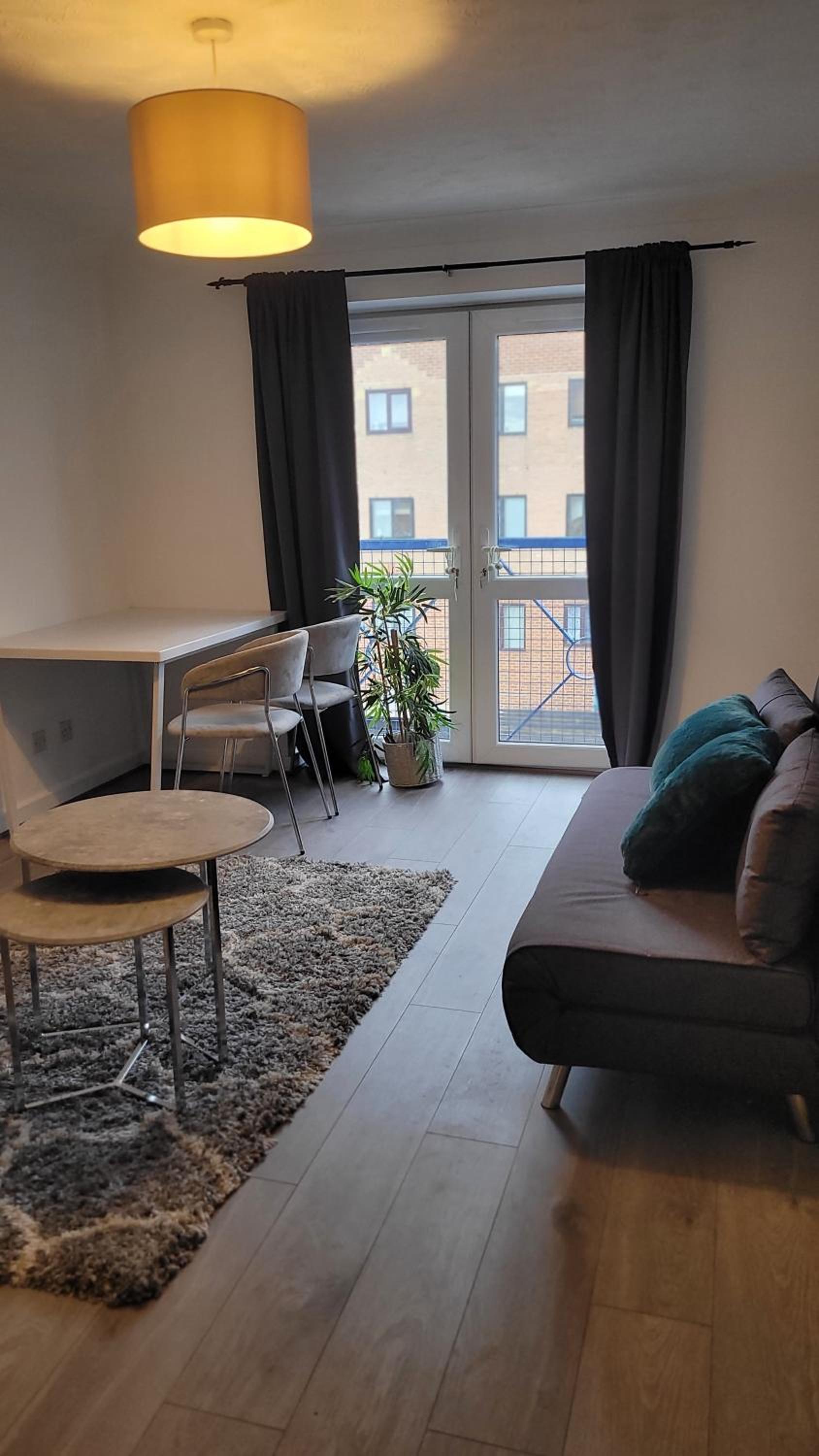 One-Bedroom Apartment photo 1