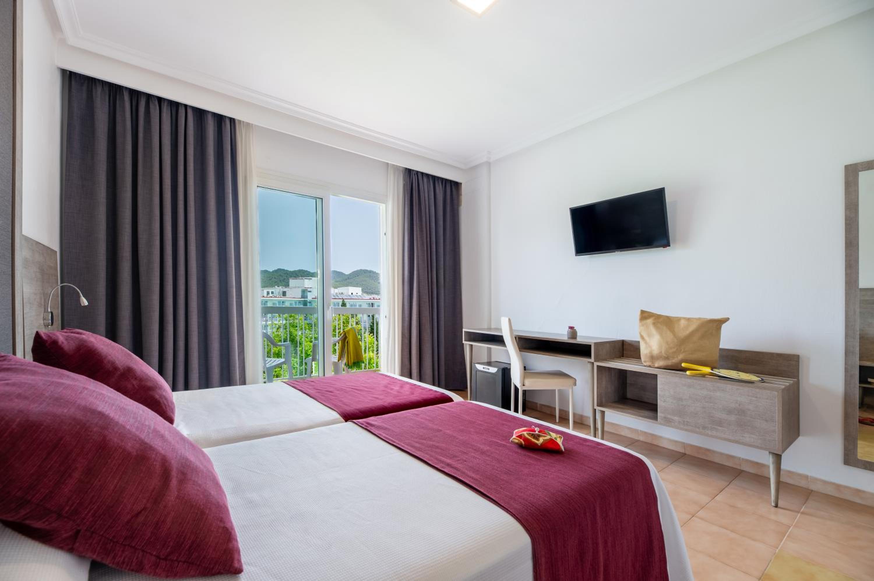 Twin Room - Photo 4