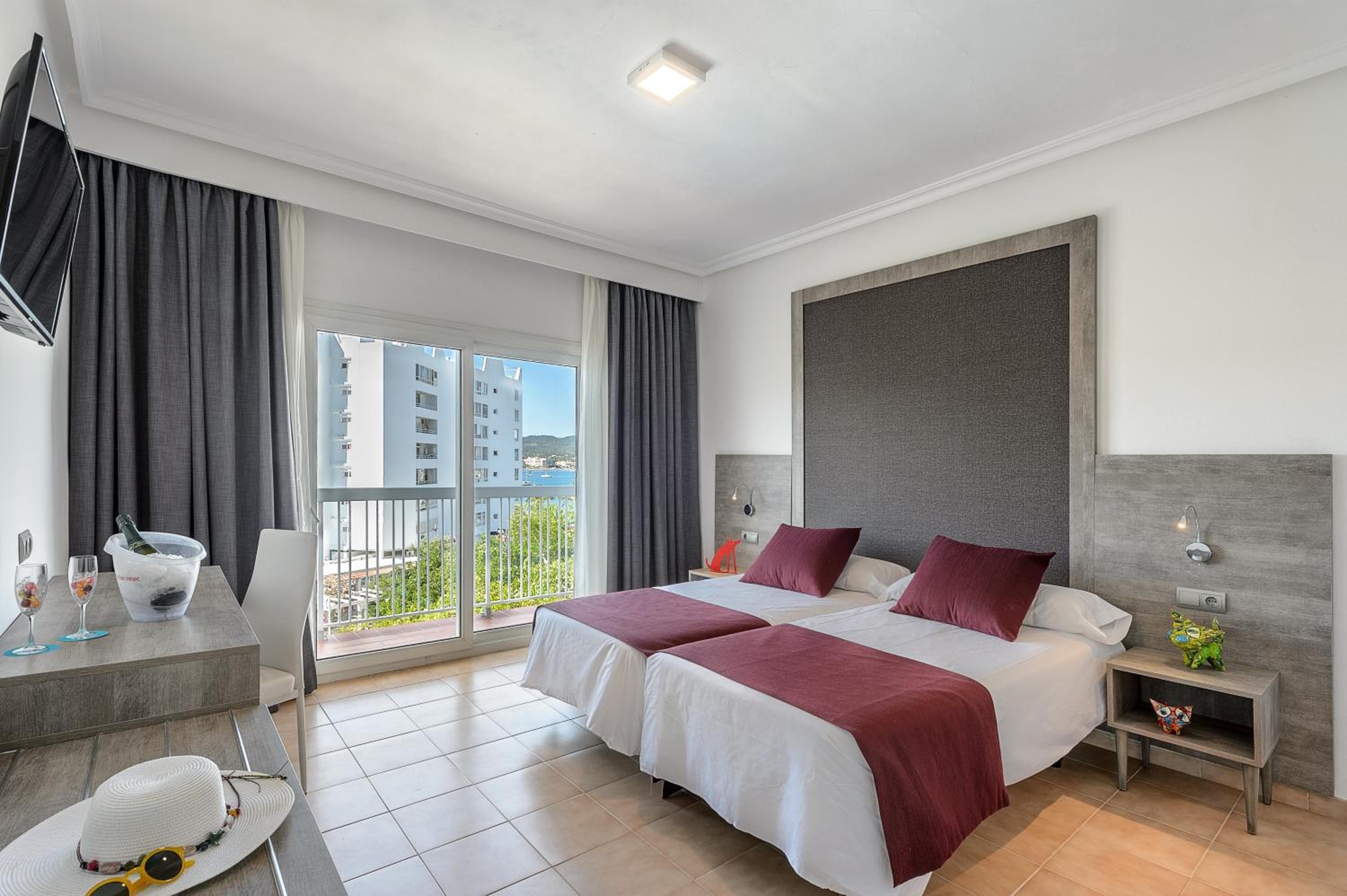 Twin Room with Pool View - Photo 1