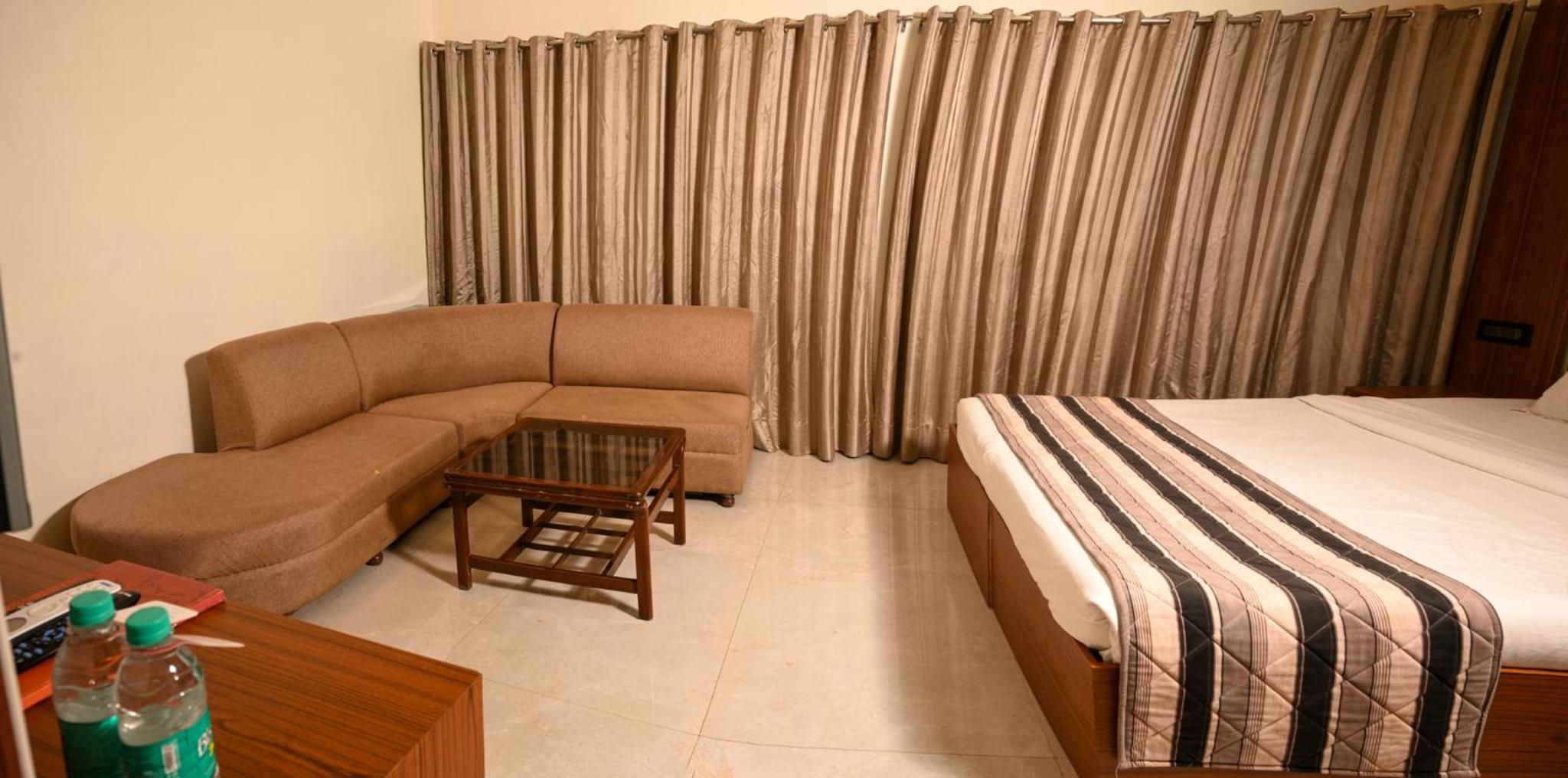 Suite - Photo 5