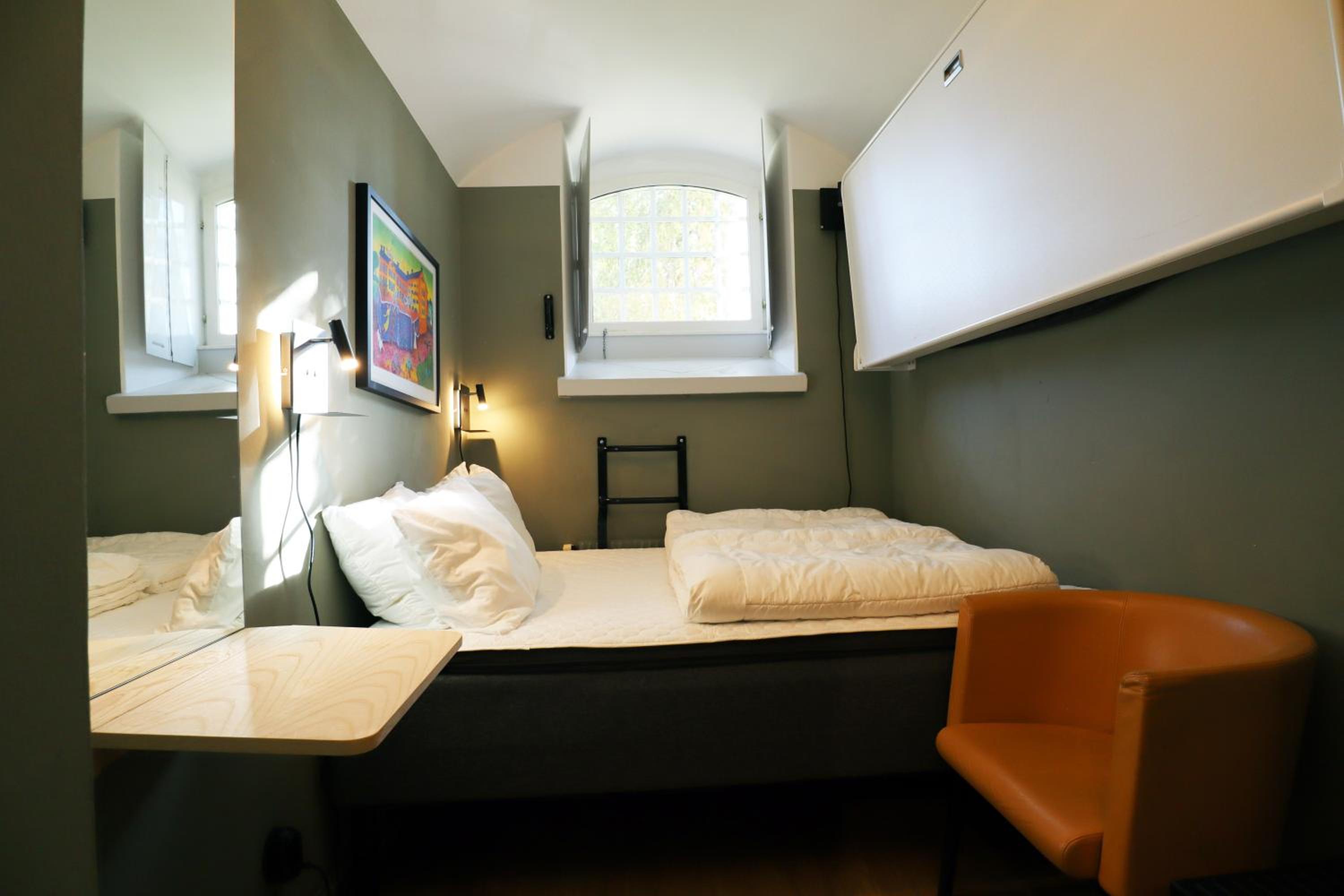 Small Double Room with Shared Bathroom