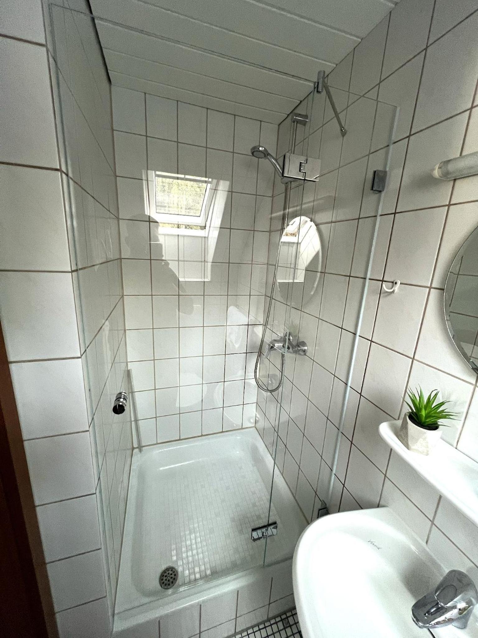 Single Room with Private Bathroom photo 3
