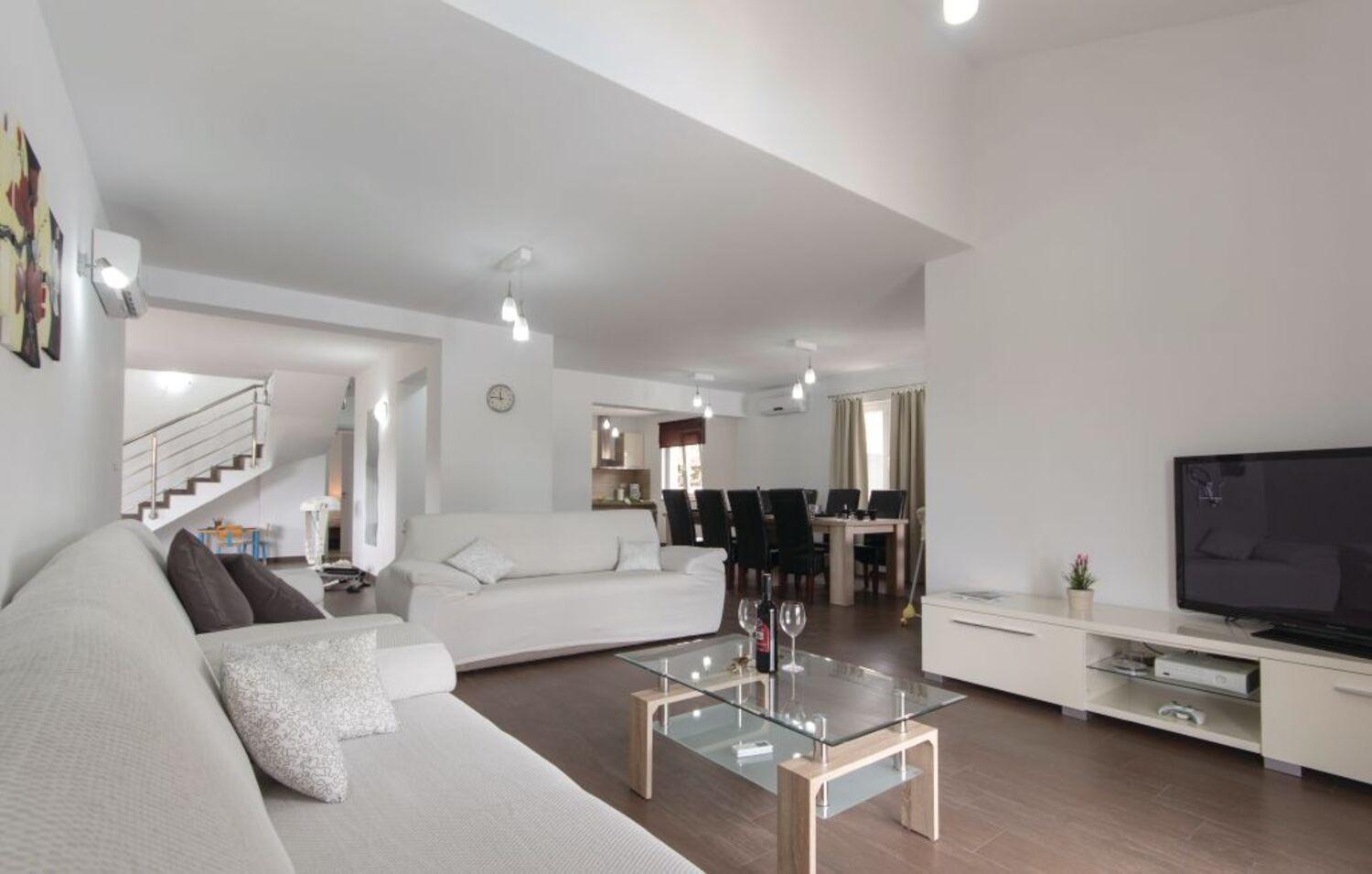 Villa photo 1