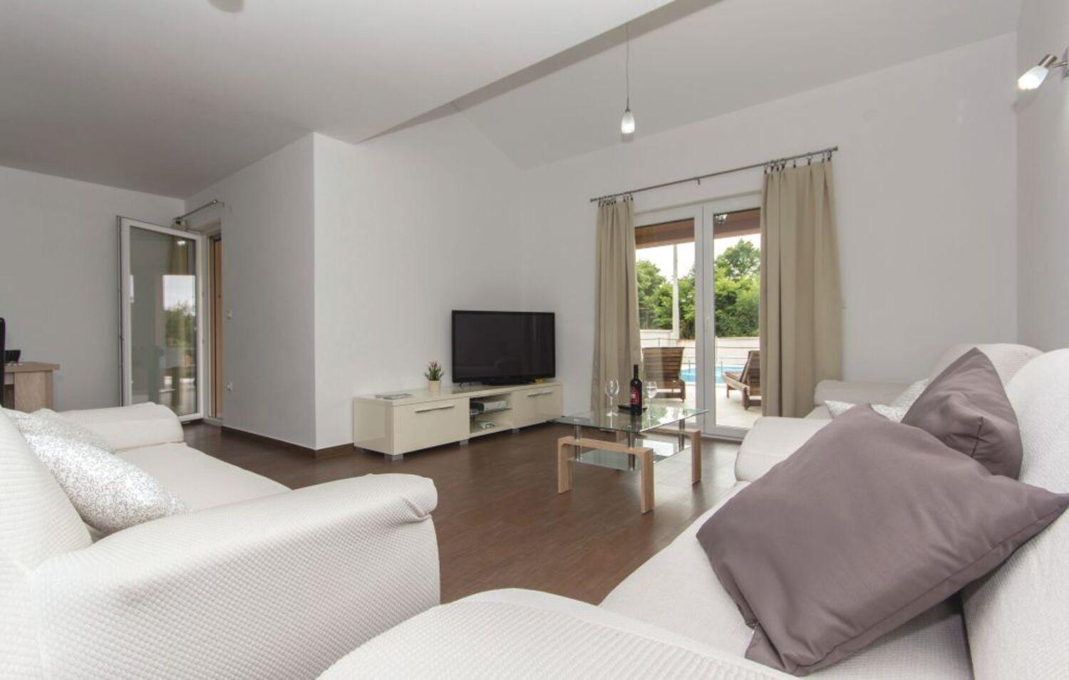 Villa photo 2