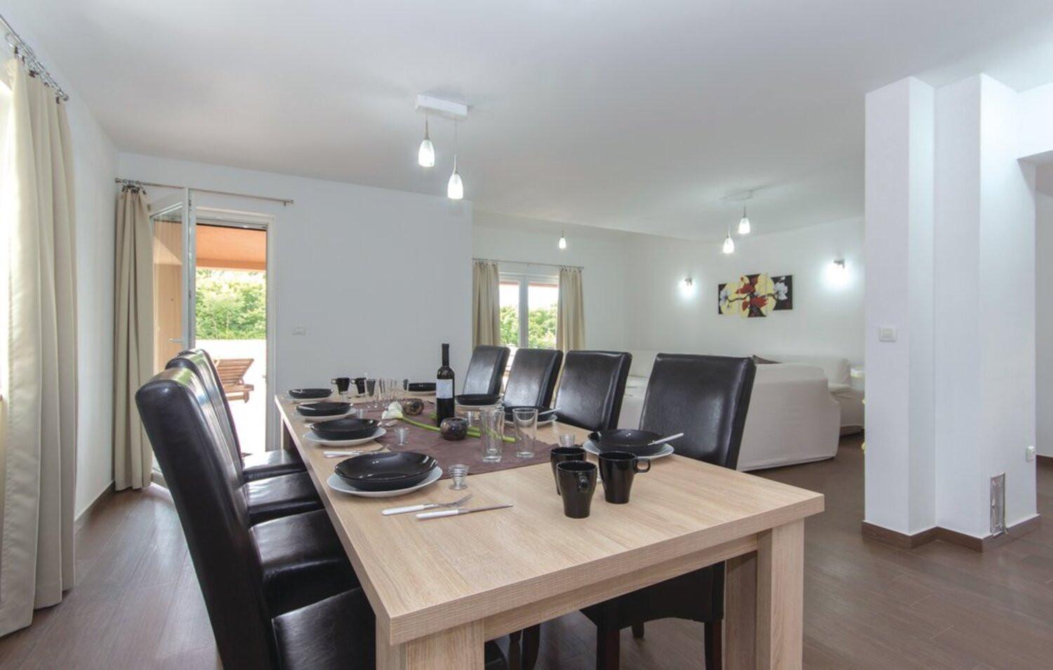 Villa photo 3