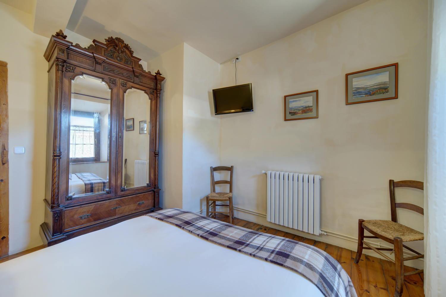 Double Room with Shared Bathroom photo 3