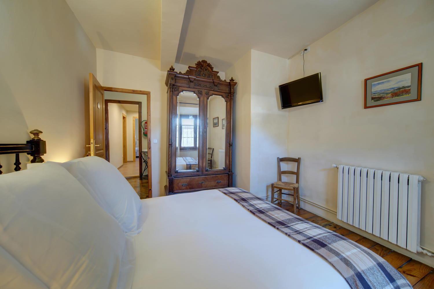Double Room with Shared Bathroom photo 2