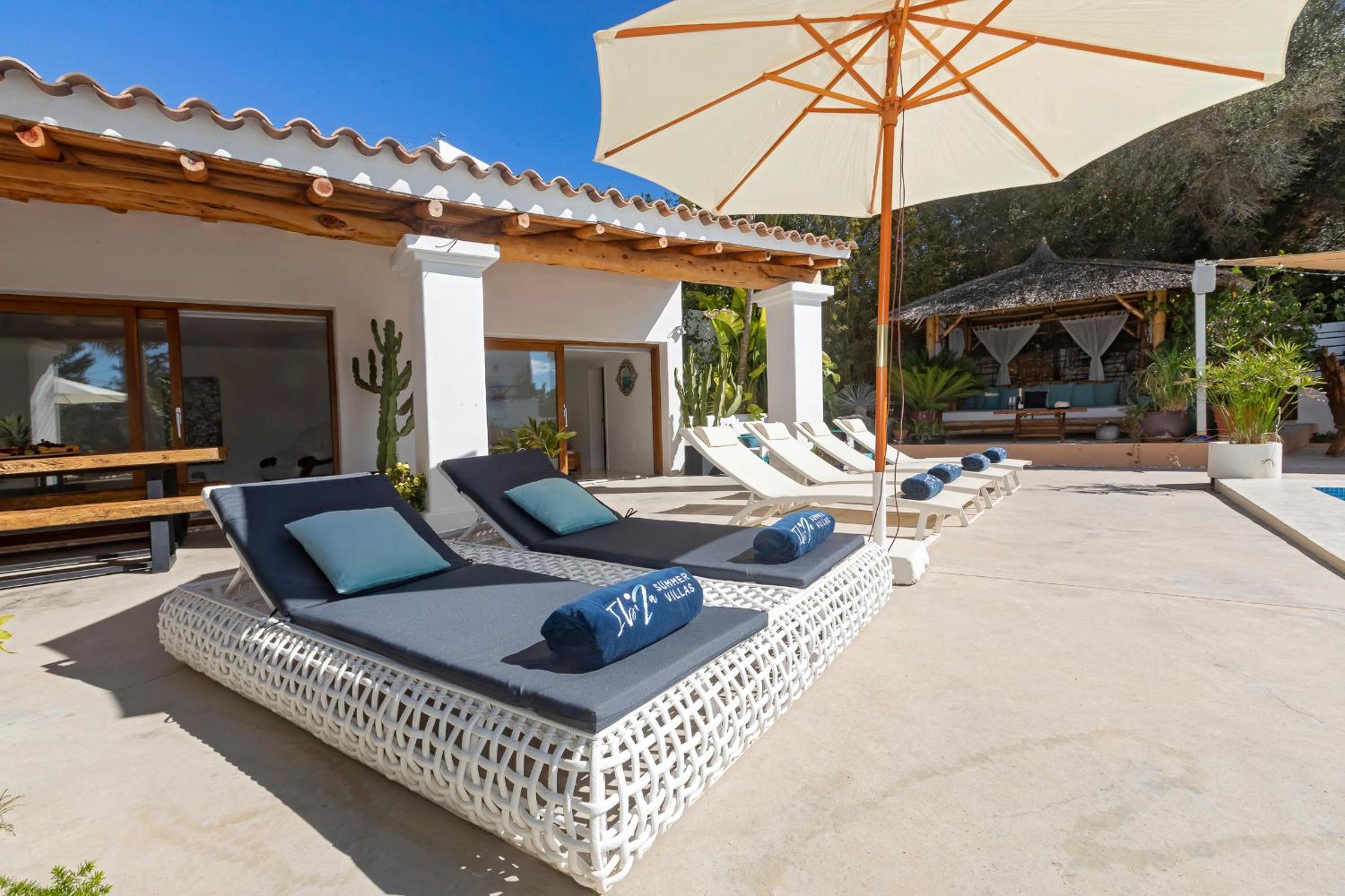 Villa photo 2
