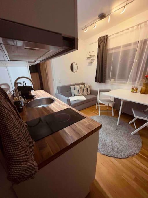 One-Bedroom Apartment photo 1