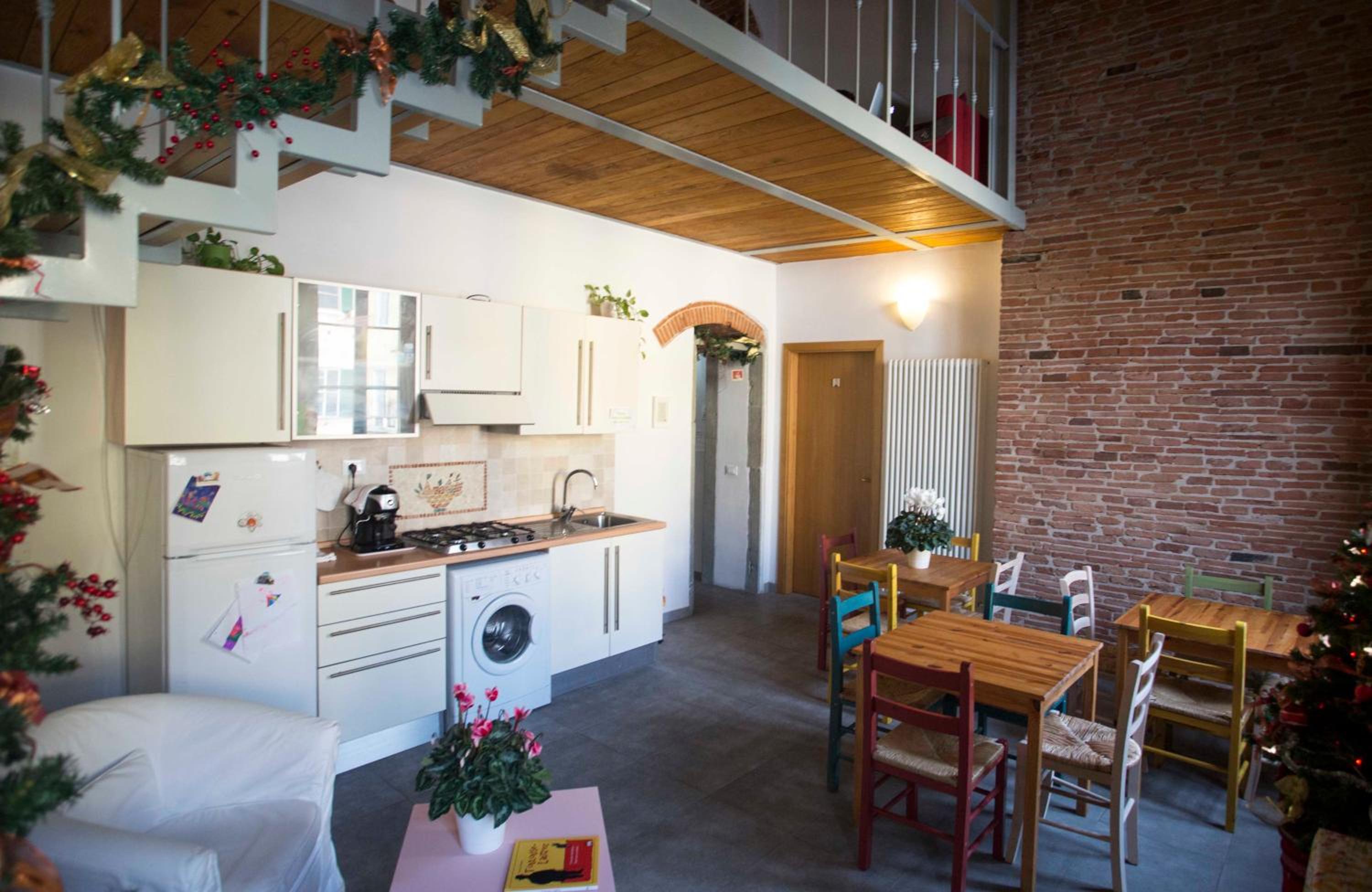 Double Room with Private External Bathroom - Photo 6