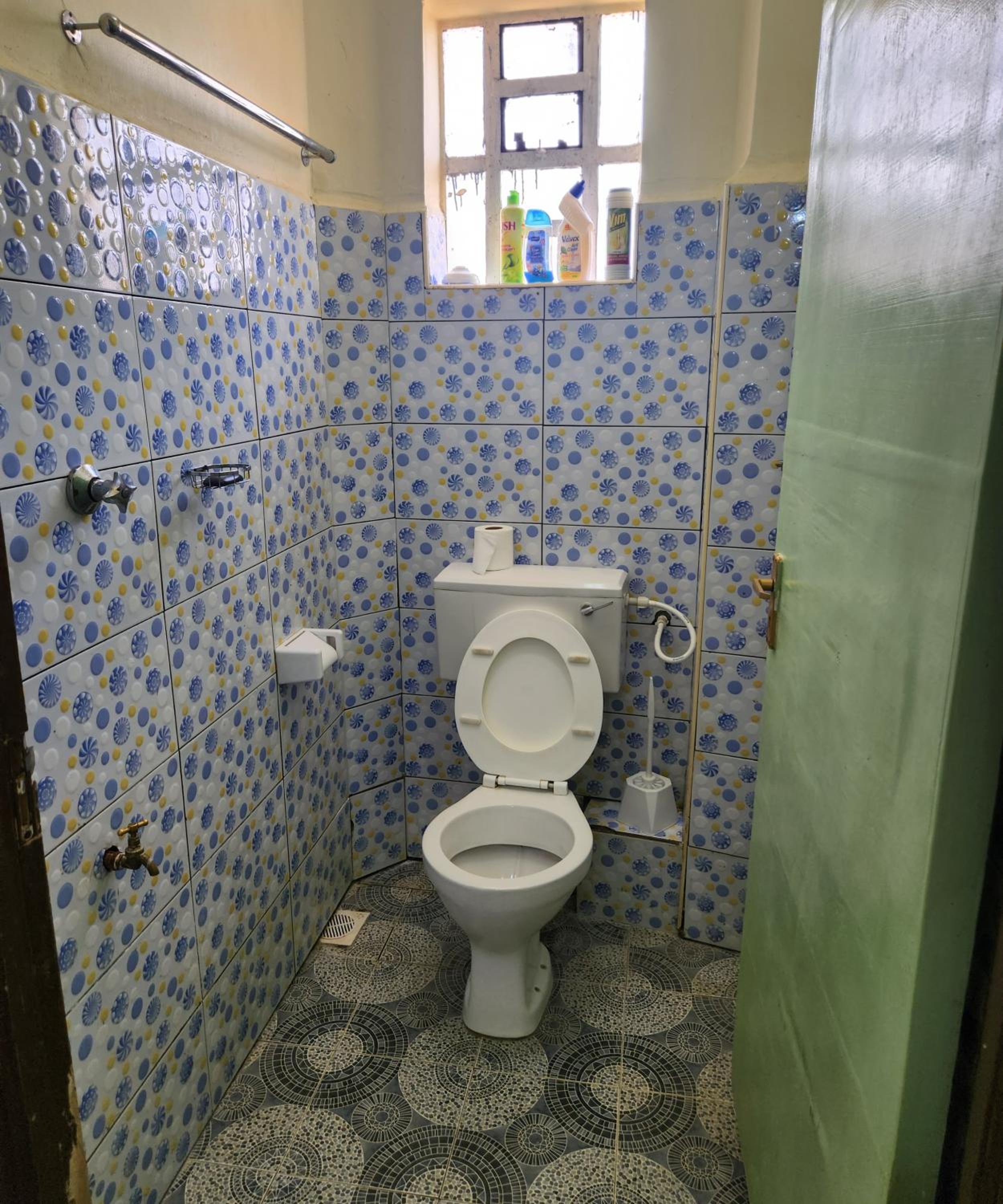 Queen Room photo 2