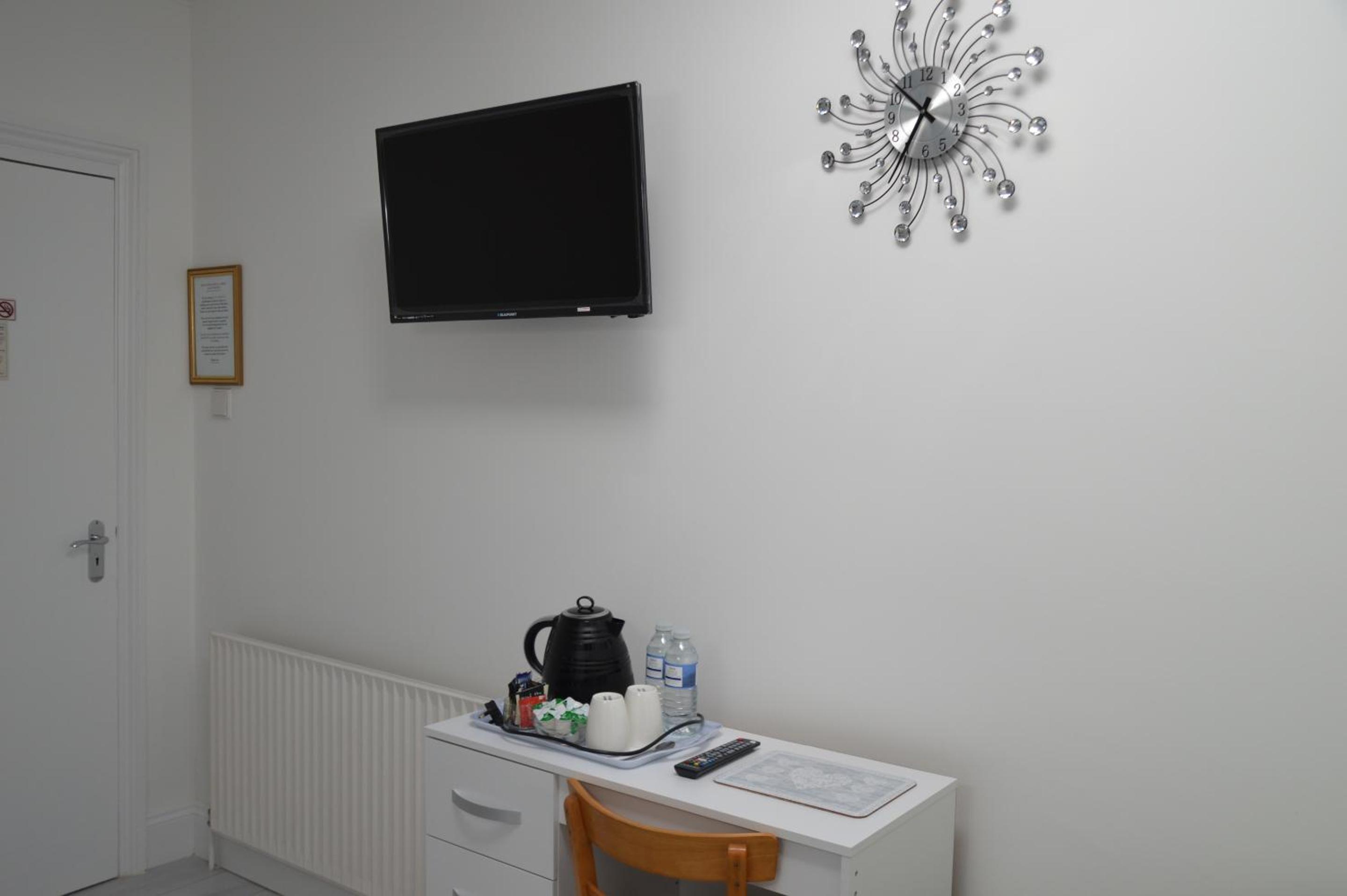 Double Room with Private Bathroom photo 1