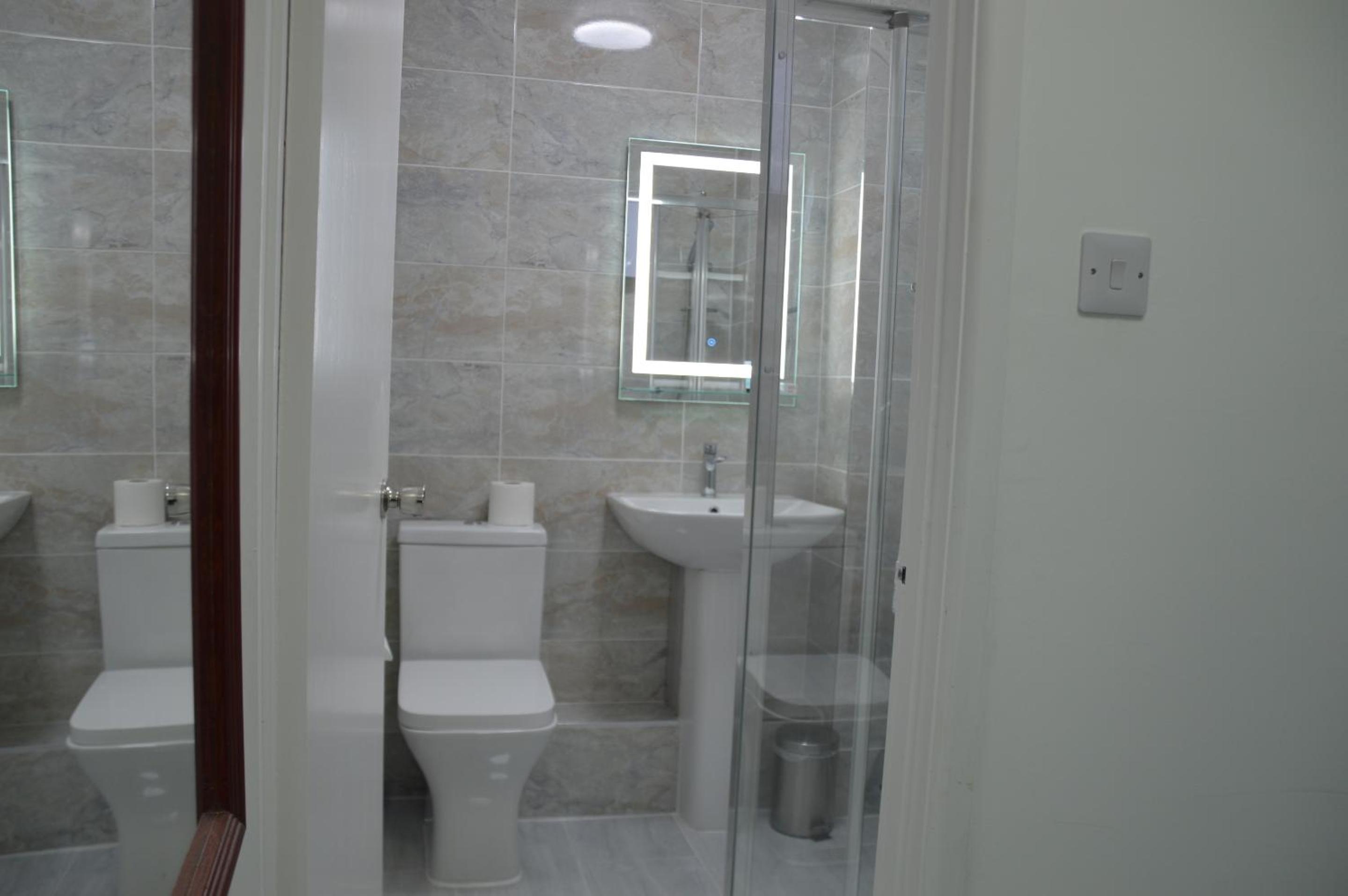 Double Room with Private Bathroom photo 3