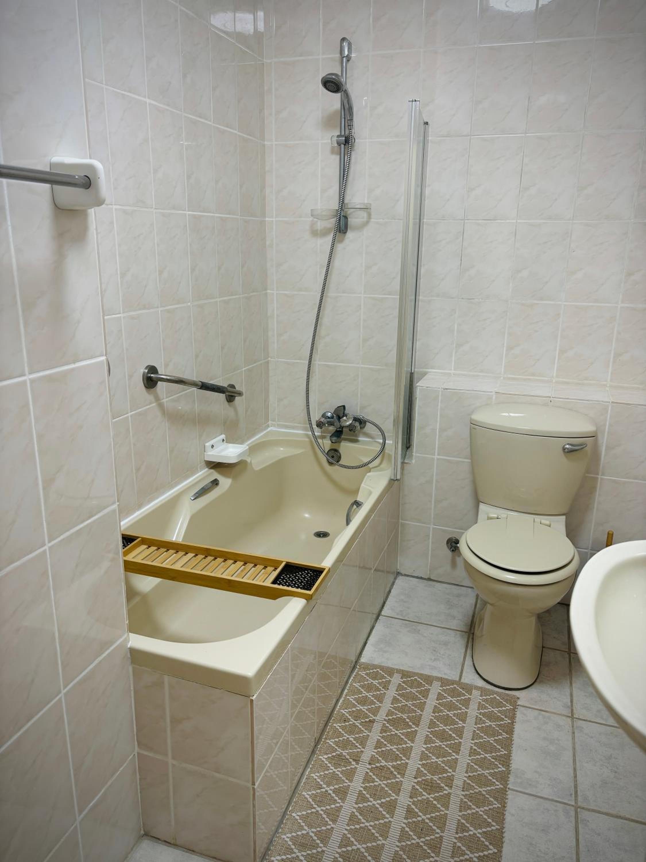 Three-Bedroom House photo 3