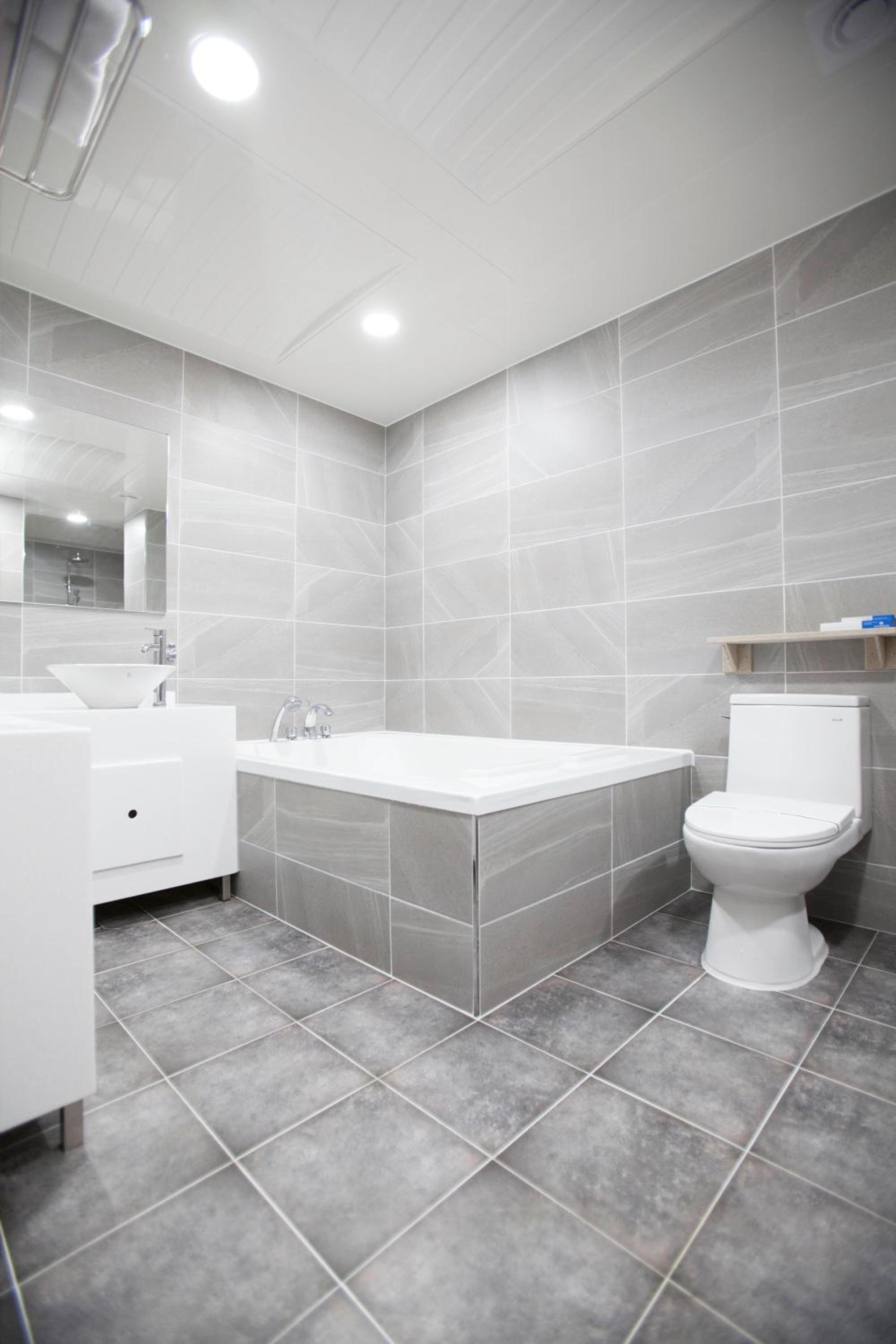 Suite - Photo 9