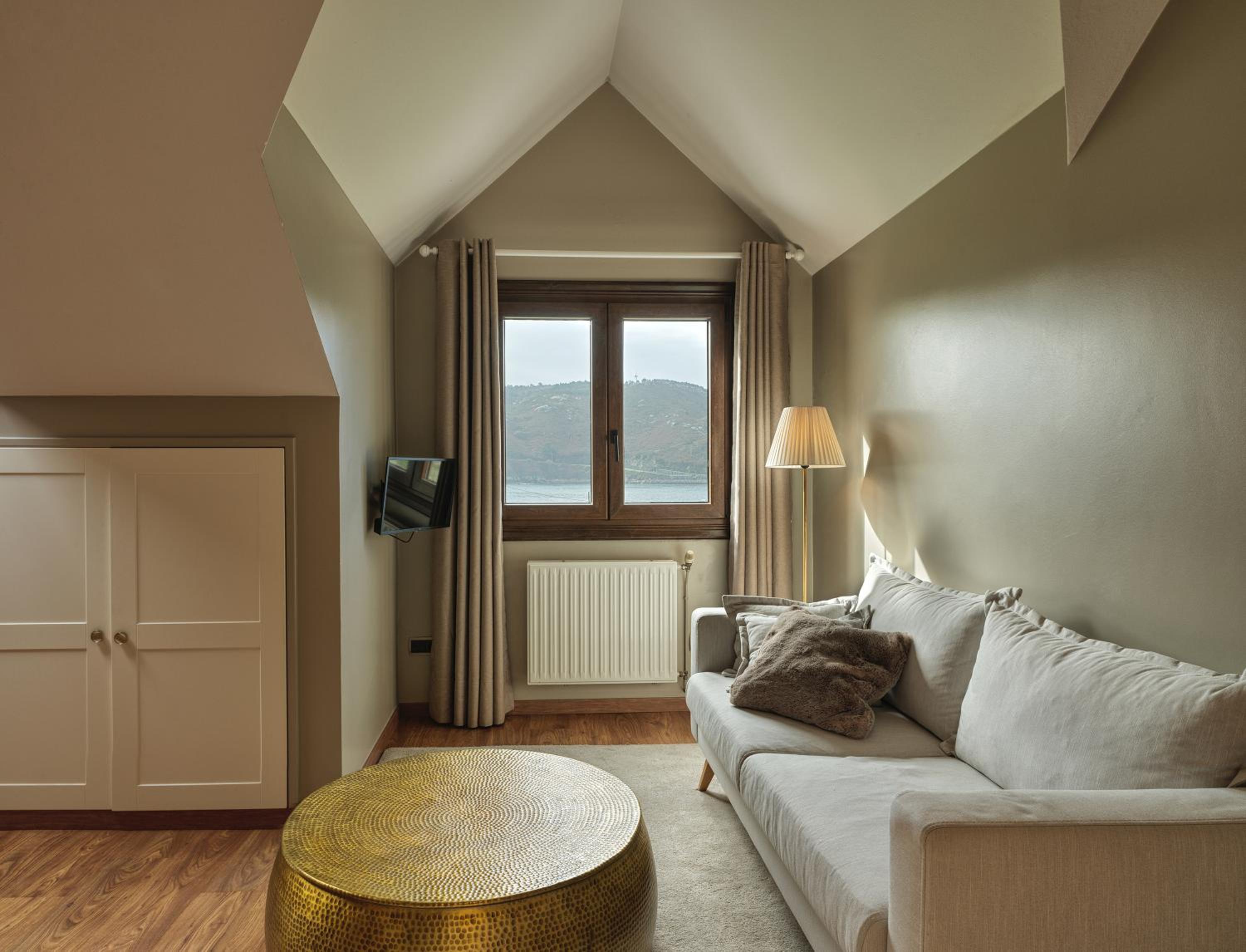 Deluxe Double Room with Balcony and Sea View photo 3