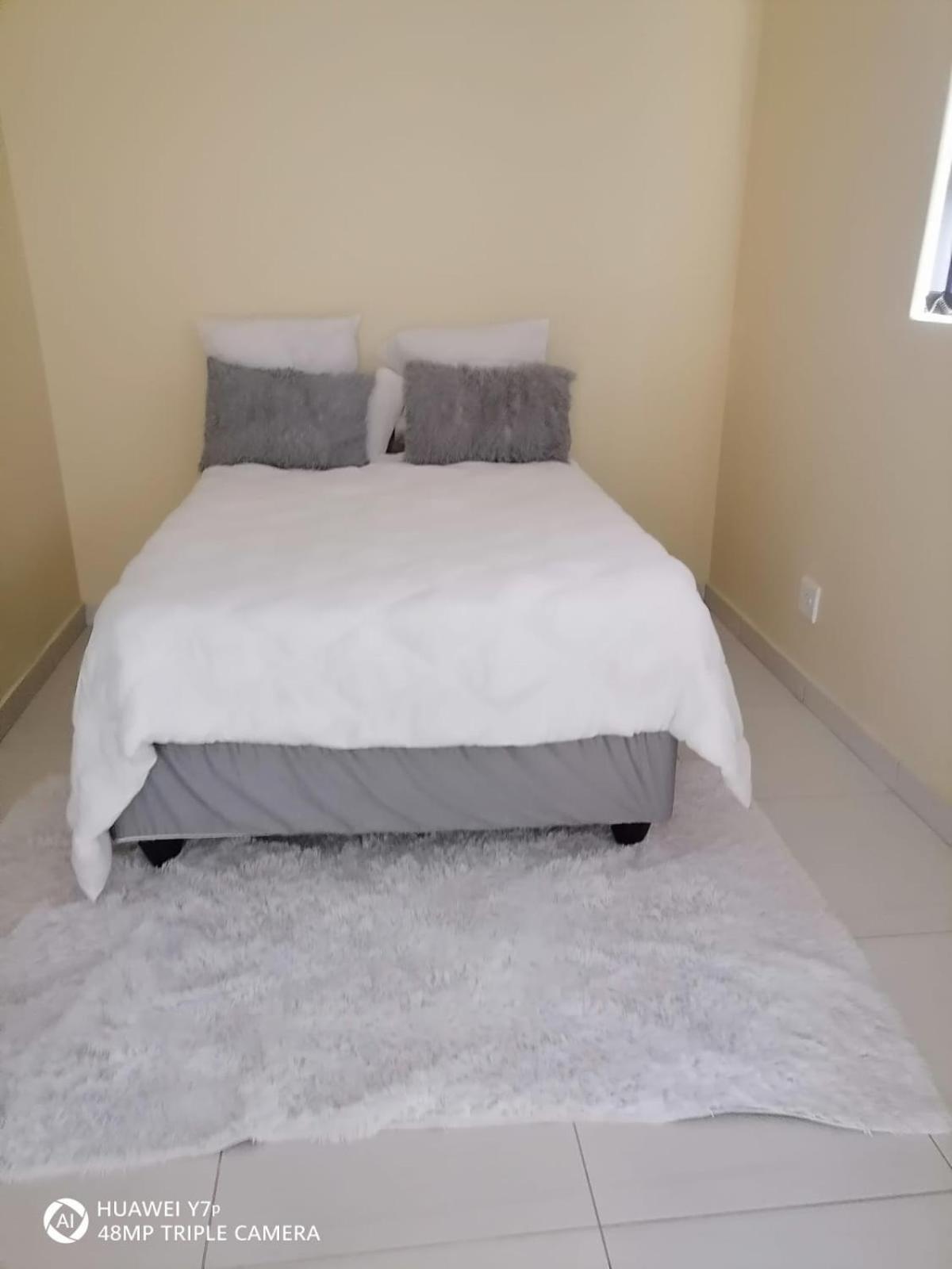 One-Bedroom Apartment - Photo 1