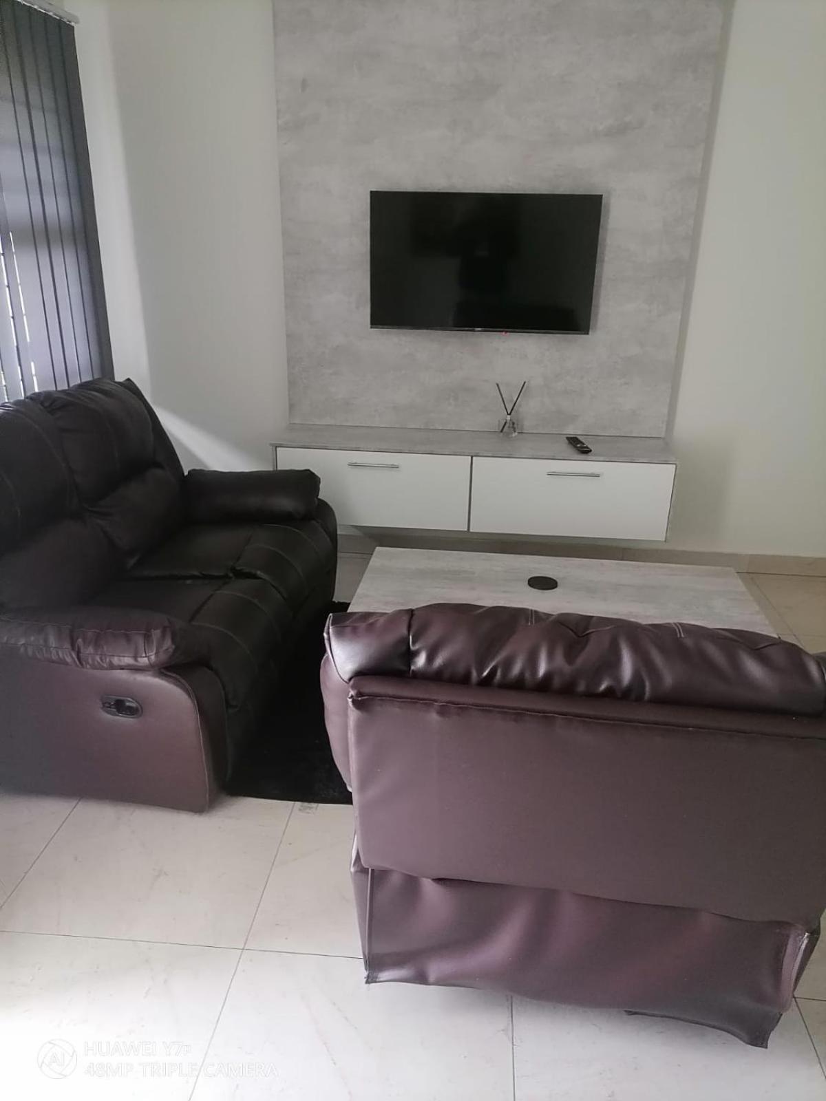 Two-Bedroom Apartment - Photo 4