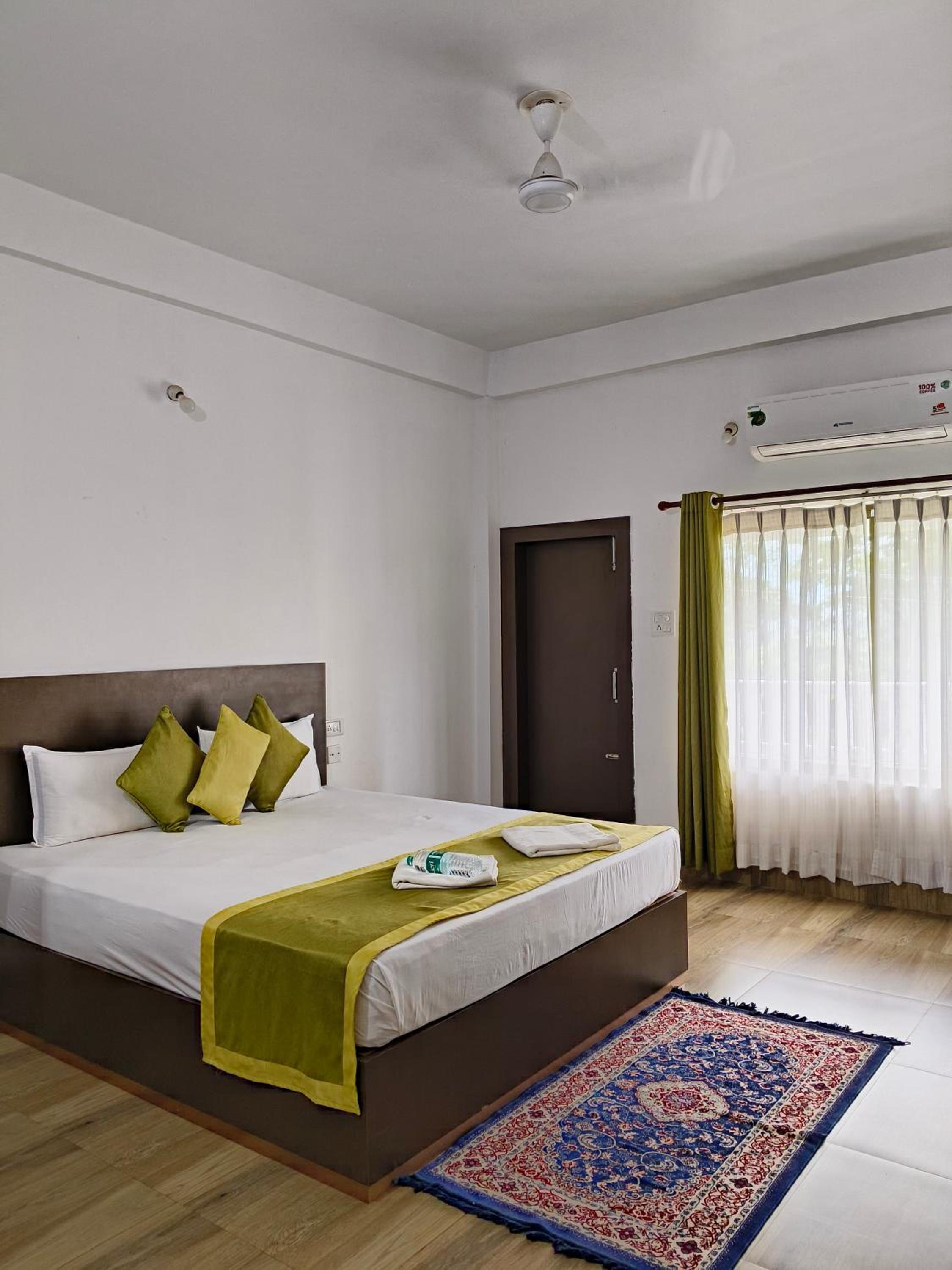 Deluxe Double Room with Balcony - Photo 1