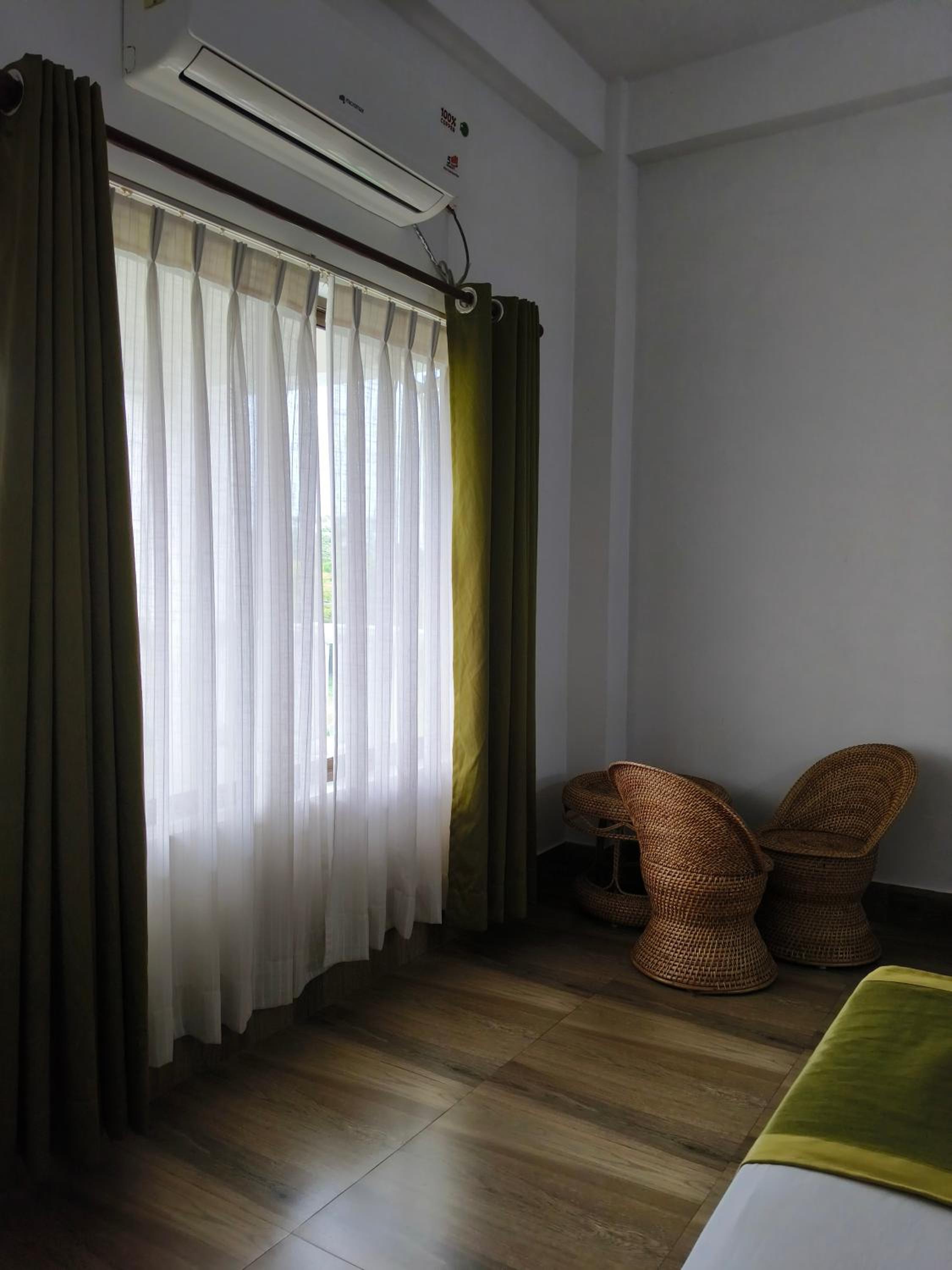 Deluxe Double Room with Balcony - Photo 5