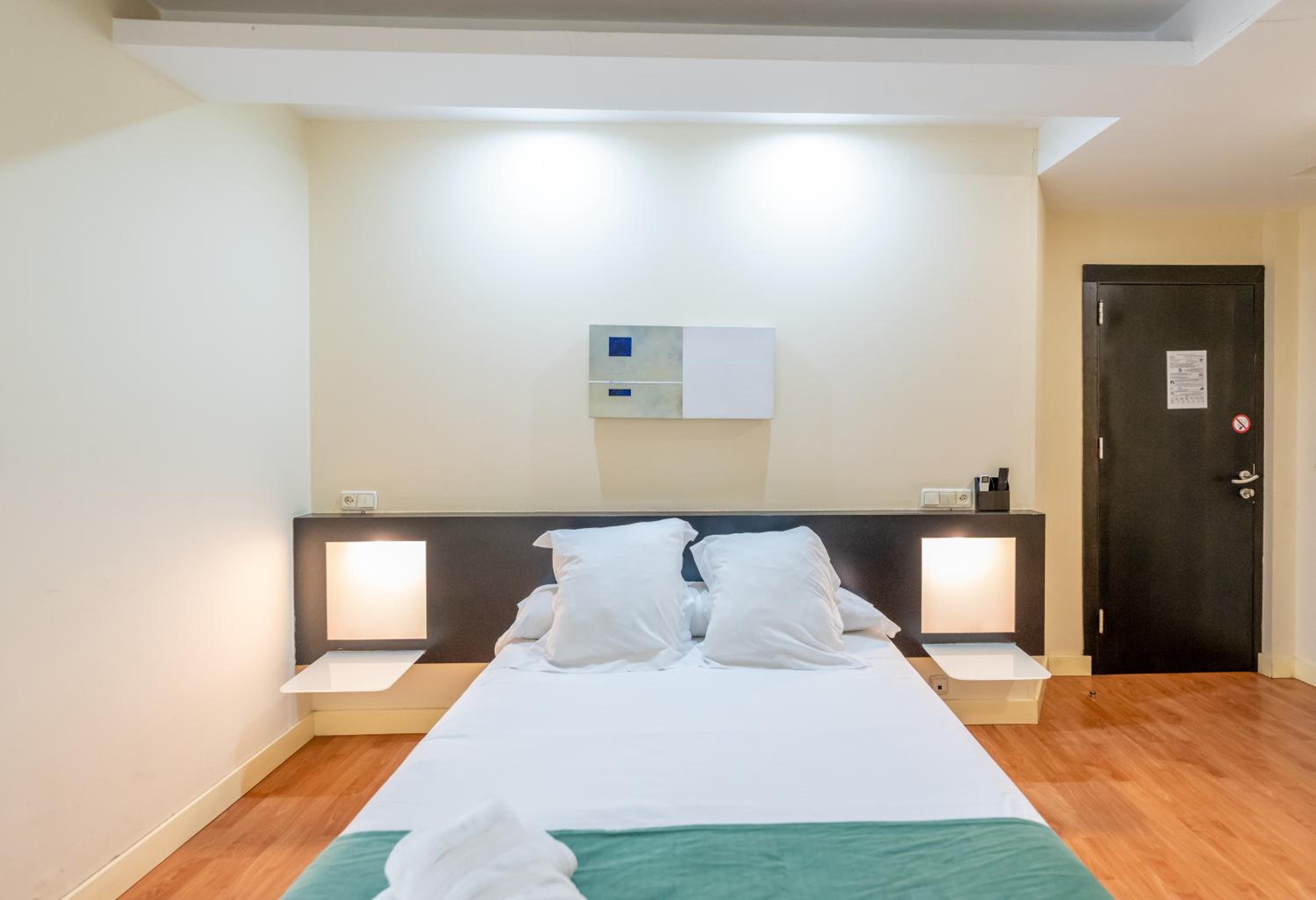 Standard Double or Twin Room - Photo 30